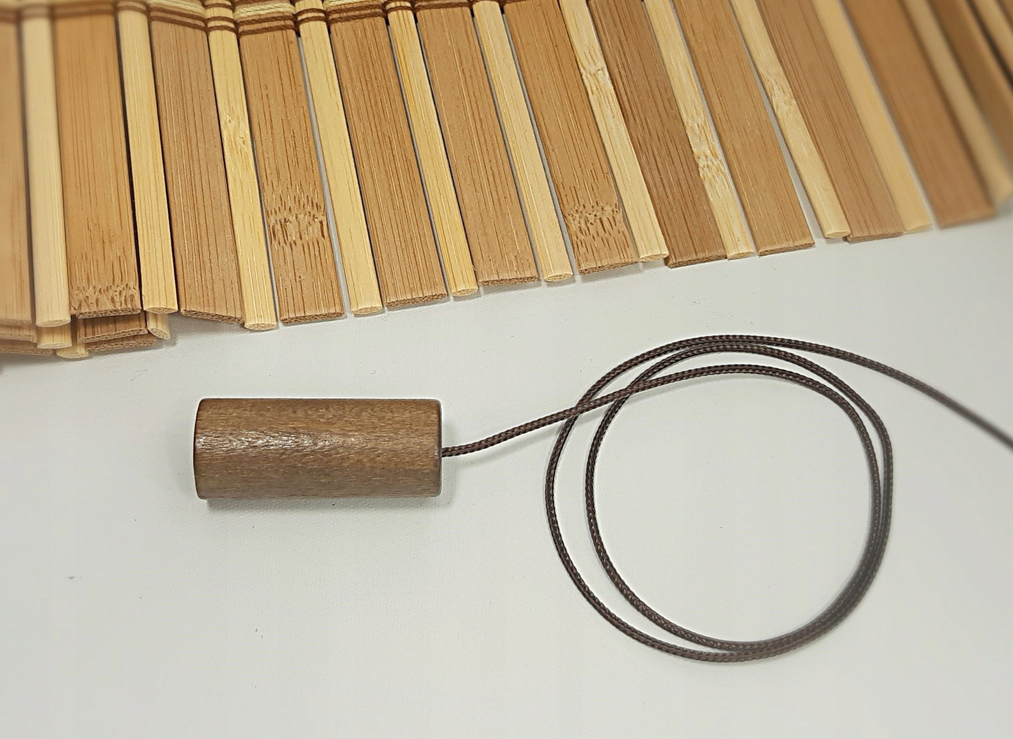 SZNUREK DO ROLET RZYMSKICH BAMBUSOWYCH ŻALUZJI MOCNY BRĄZOWY 1,4mm- 100mb Kod producenta sznurek do rolet żaluzji