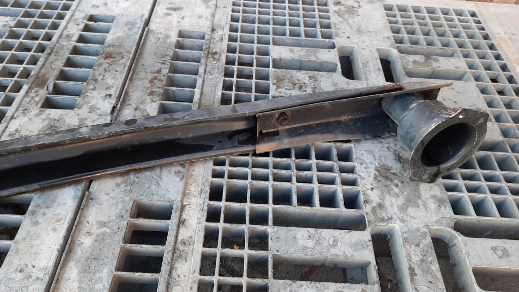 Балка бампера зад CITROEN C5 и HB 2.0b 02R