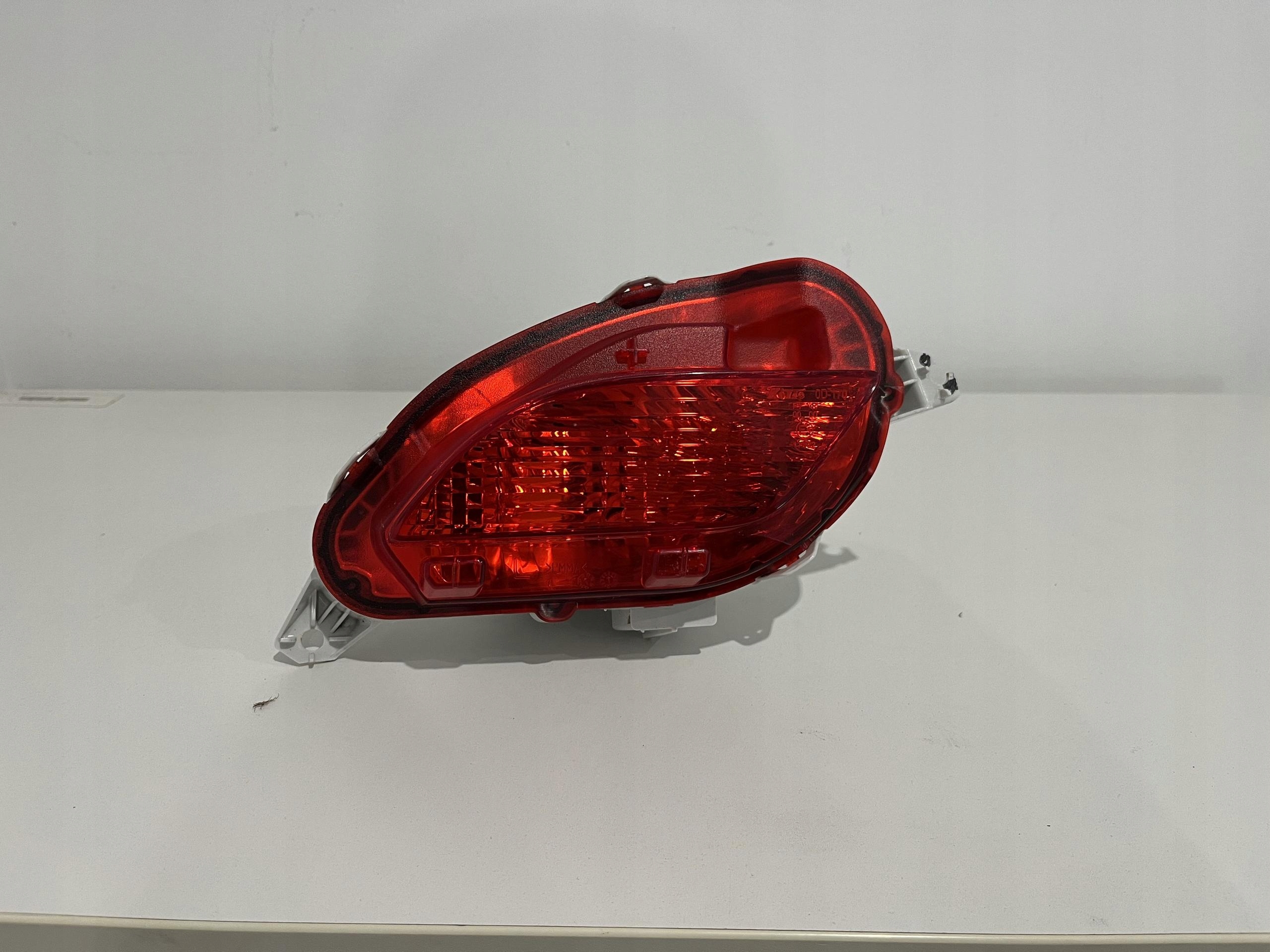 TOYOTA YARIS III LIFT LAMPA PRZECIWMGIELNA LEWY TYŁ KOITO 0D-170