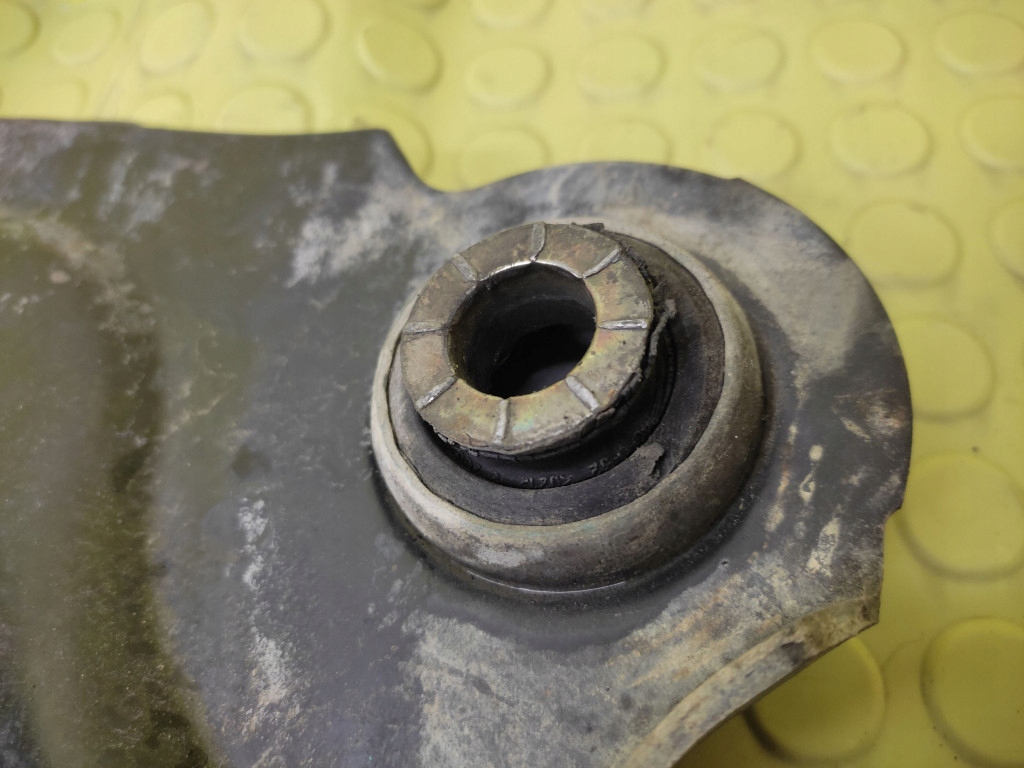 OPEL VIVARO 1.9 CDTI arm right front