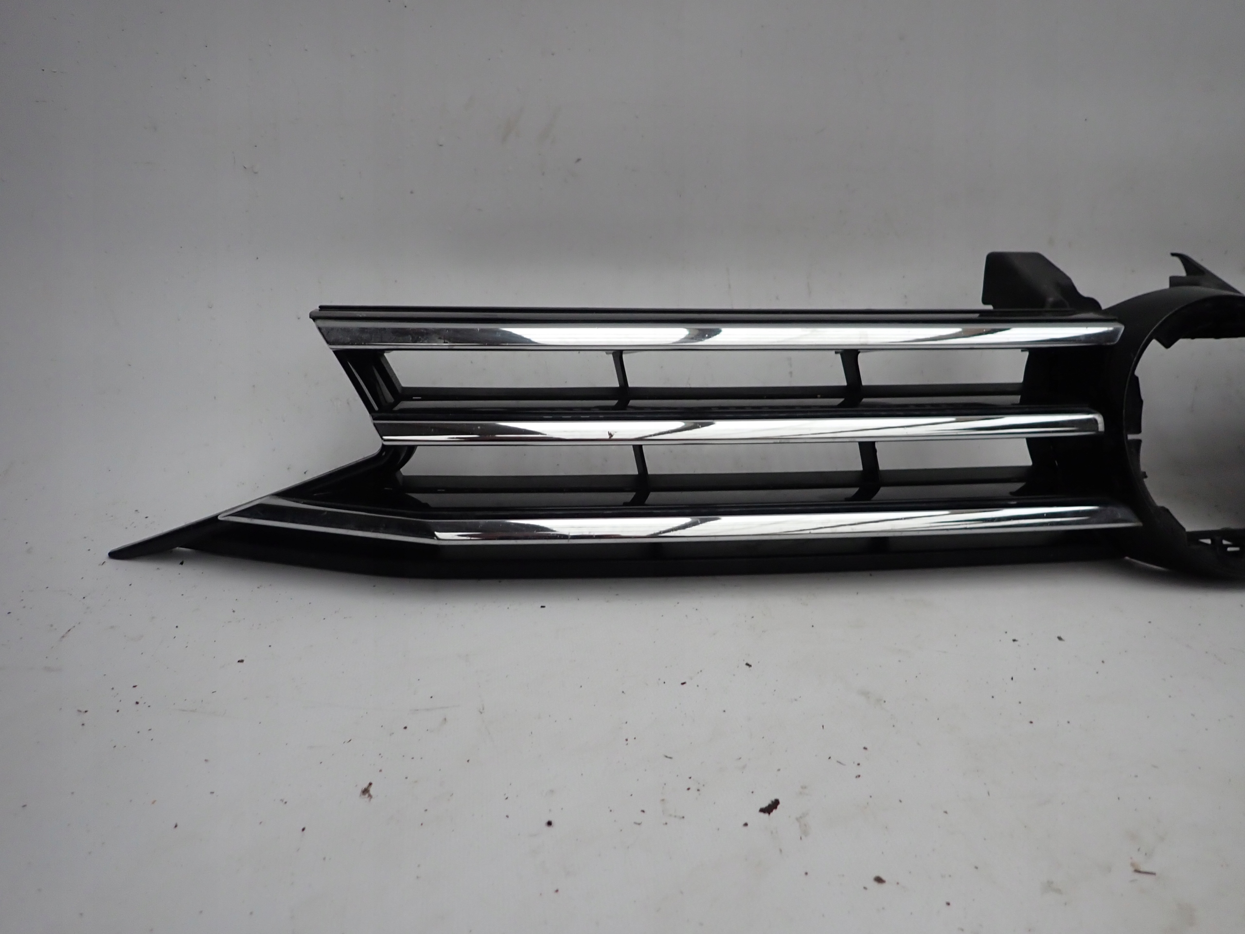 VW TOURAN II 2 15-> grill grille radiator