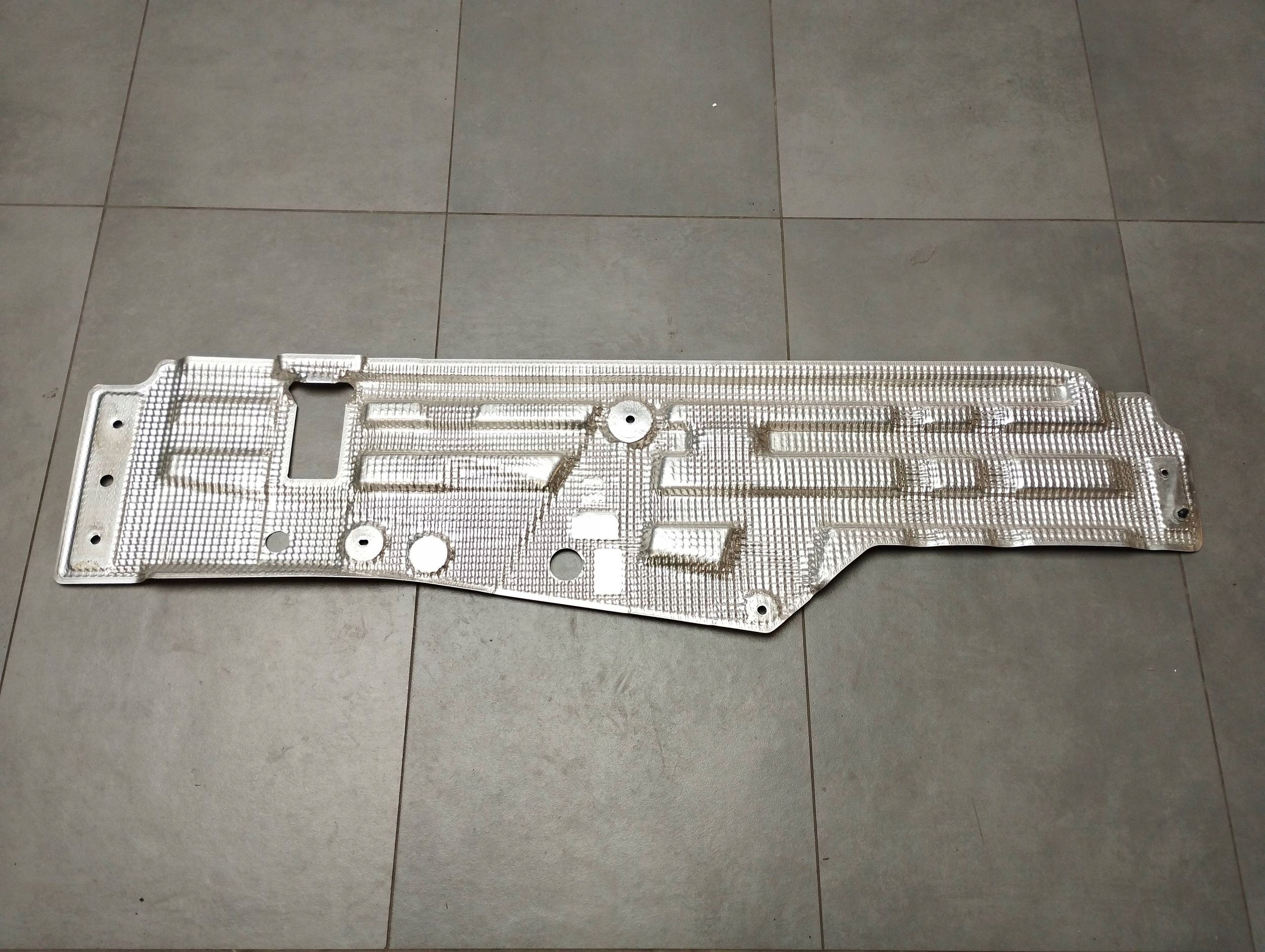 Volkswagen Amarok II Blende Abdeckung TERMICZNA MB3B5811442BD