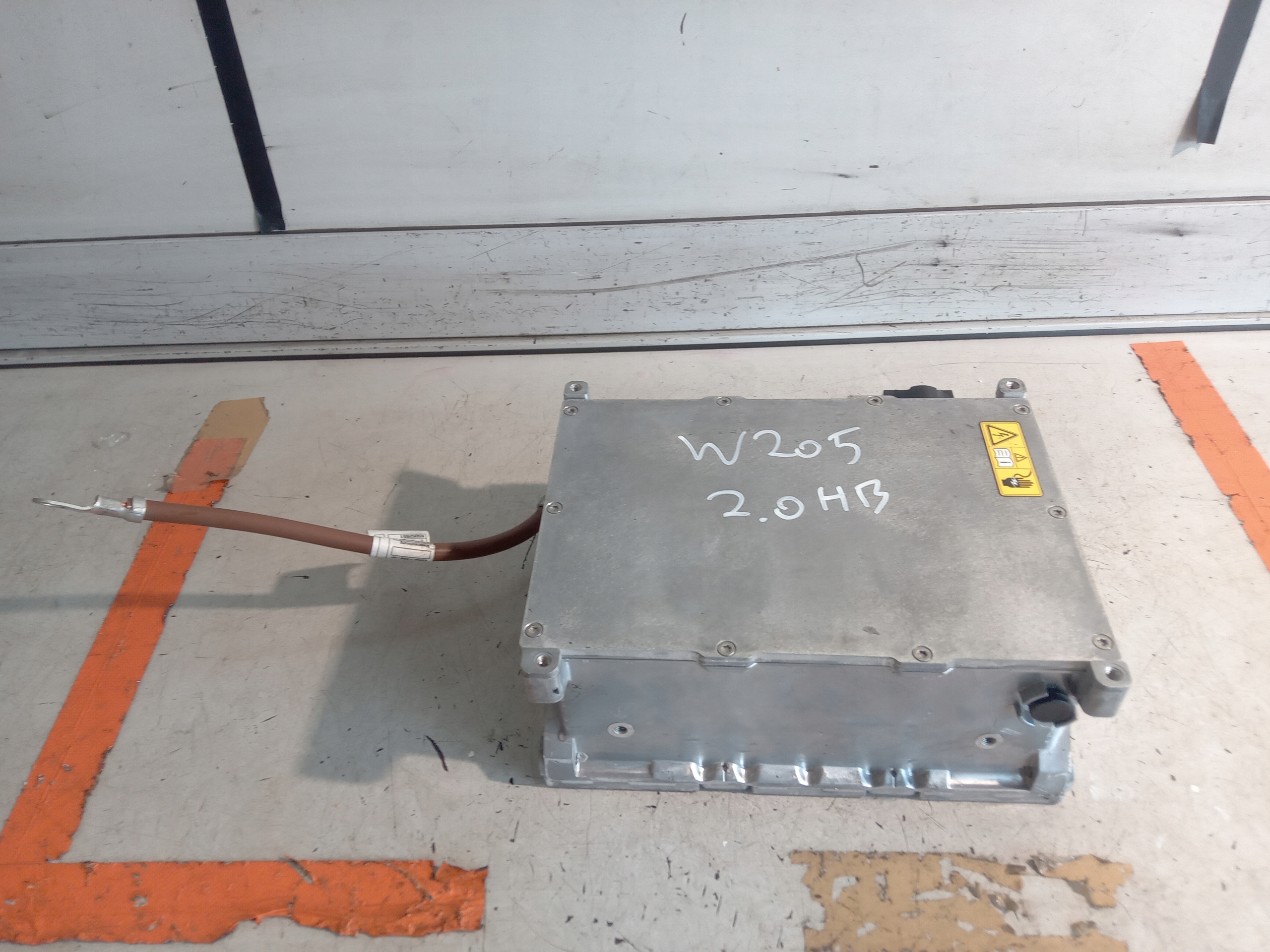 MERCEDES W205 ŁADOWARKA BATERII A0009001108