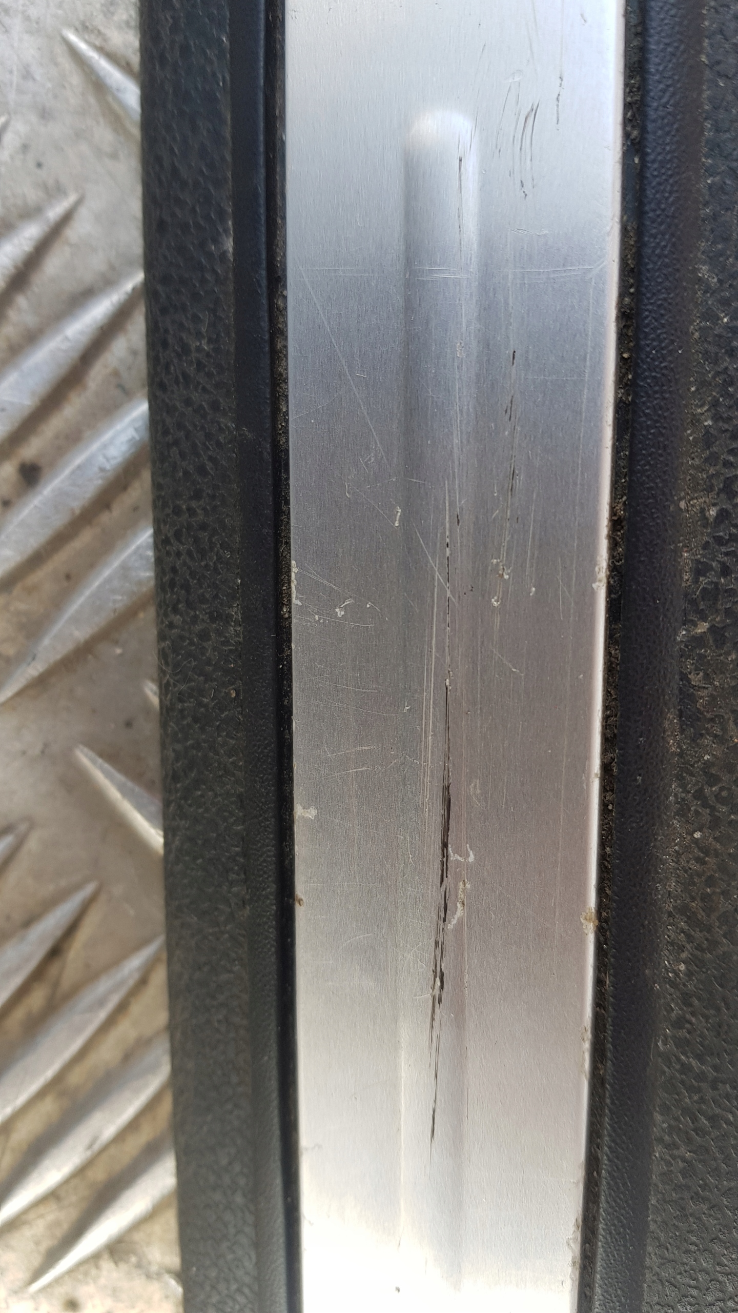 MERCEDES B KLASA moulding threshold left front a1696801174