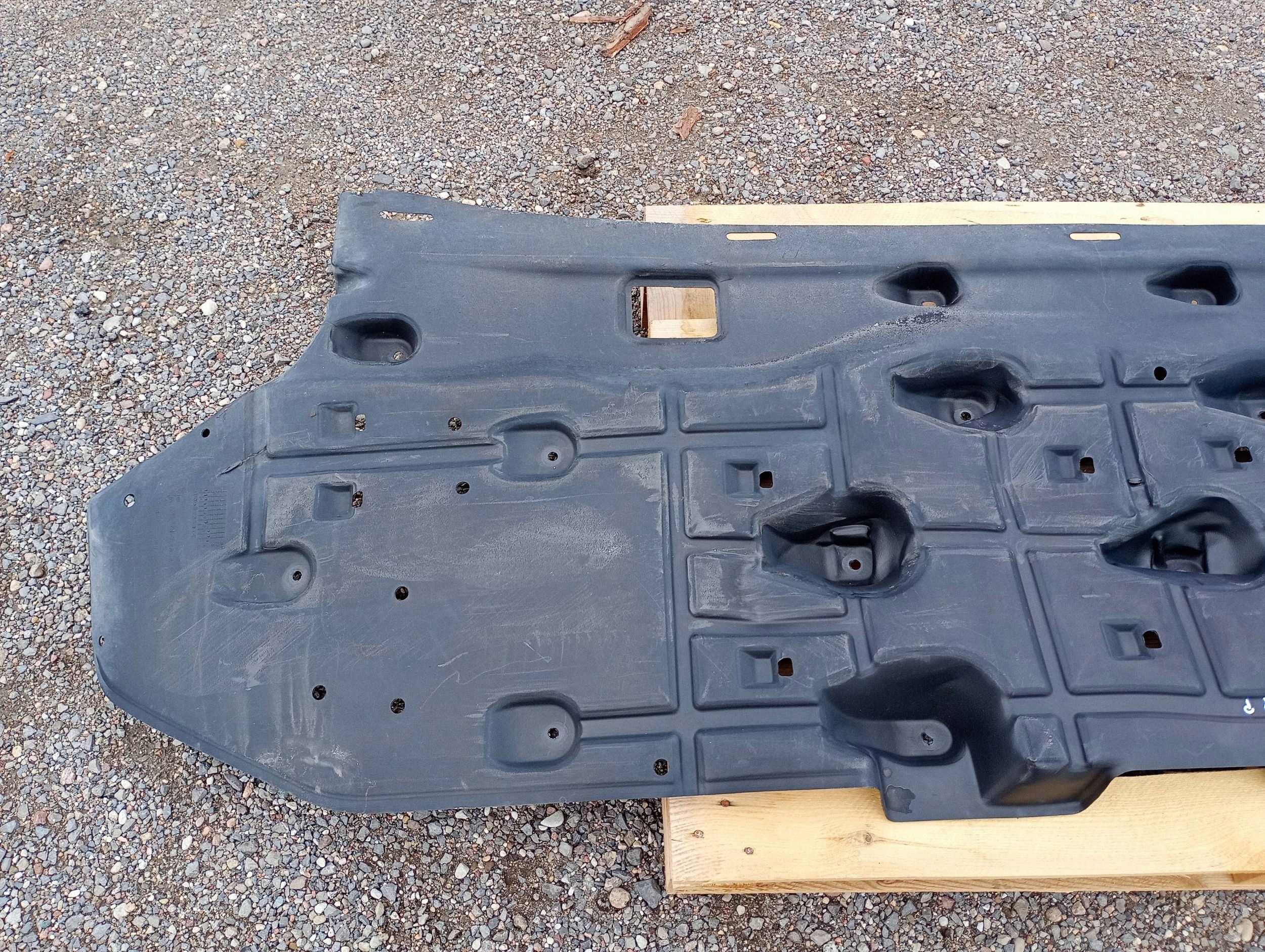 cover chassis cover lower right Maserati Levante 2017
