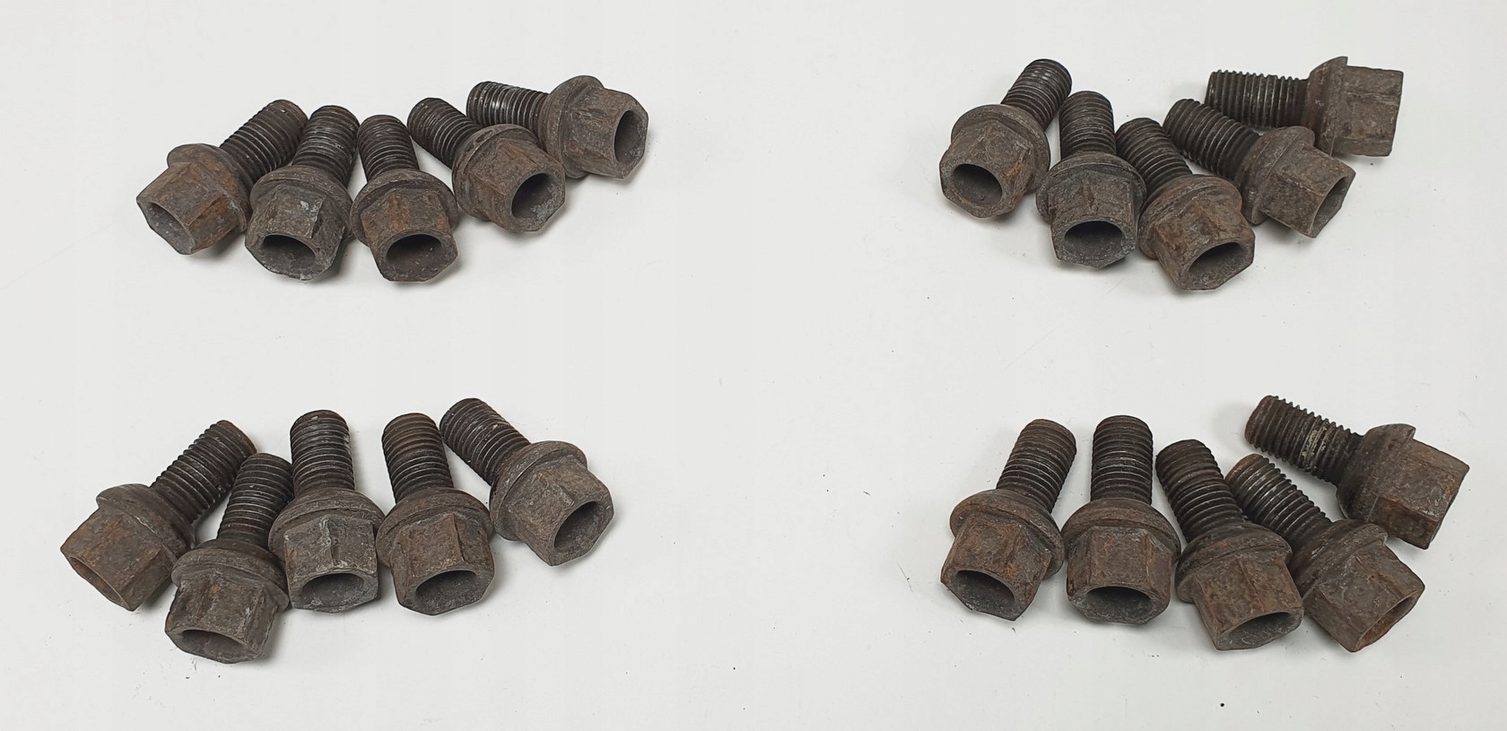 Колеса болты шпильки диски MERCEDES W201 полный комплект