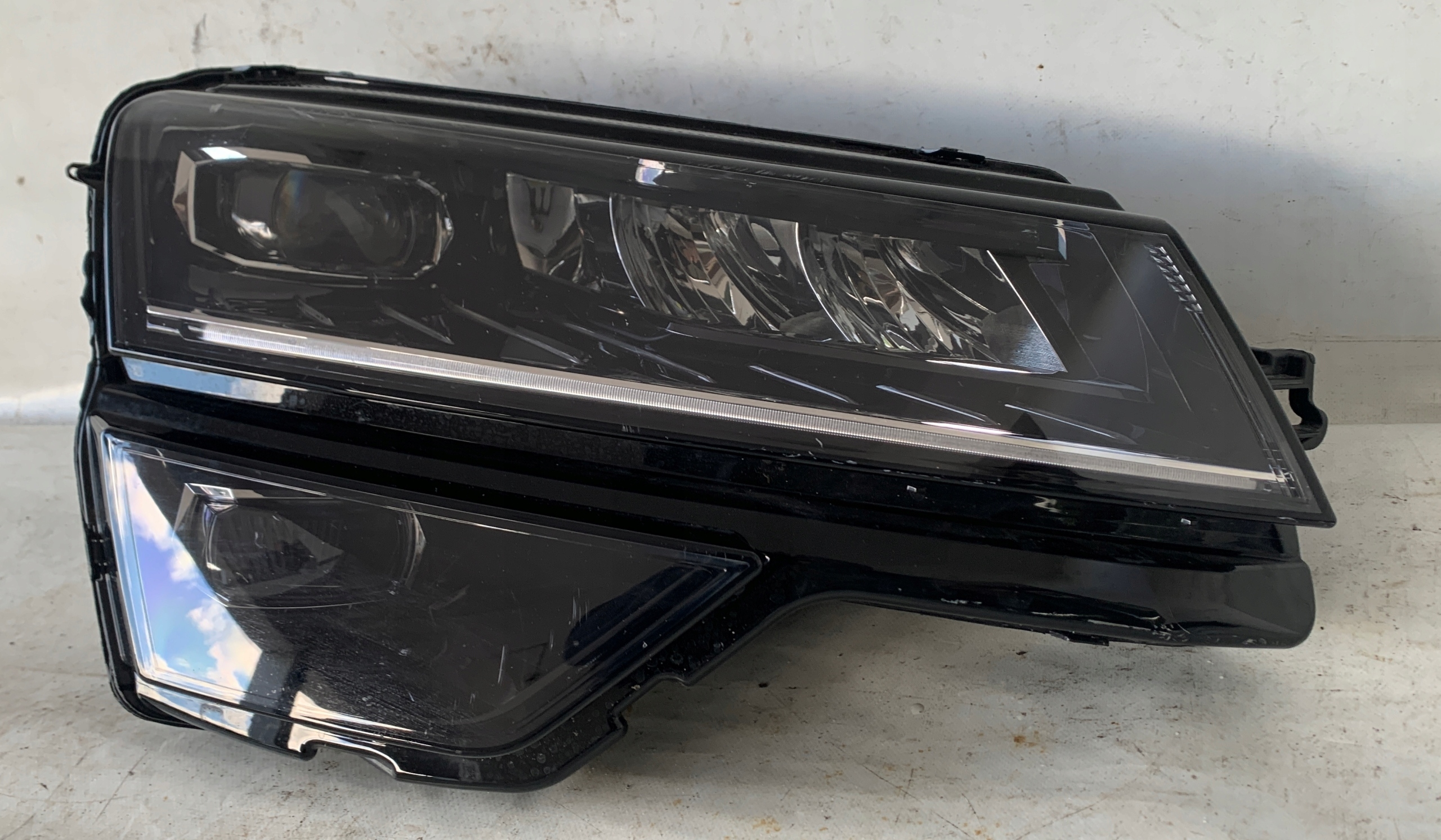 light right front SKODA KAROQ FULL LED 57B941016D
