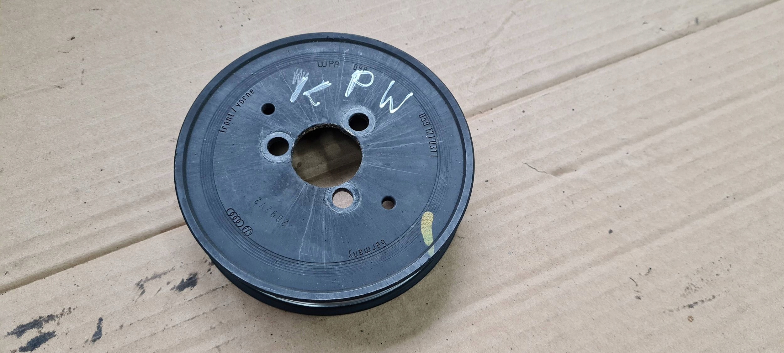 Q5 8R remenica POMPY vode 3.0 TDI 059121031L A4 B8 A5 A6 C6 LIFT