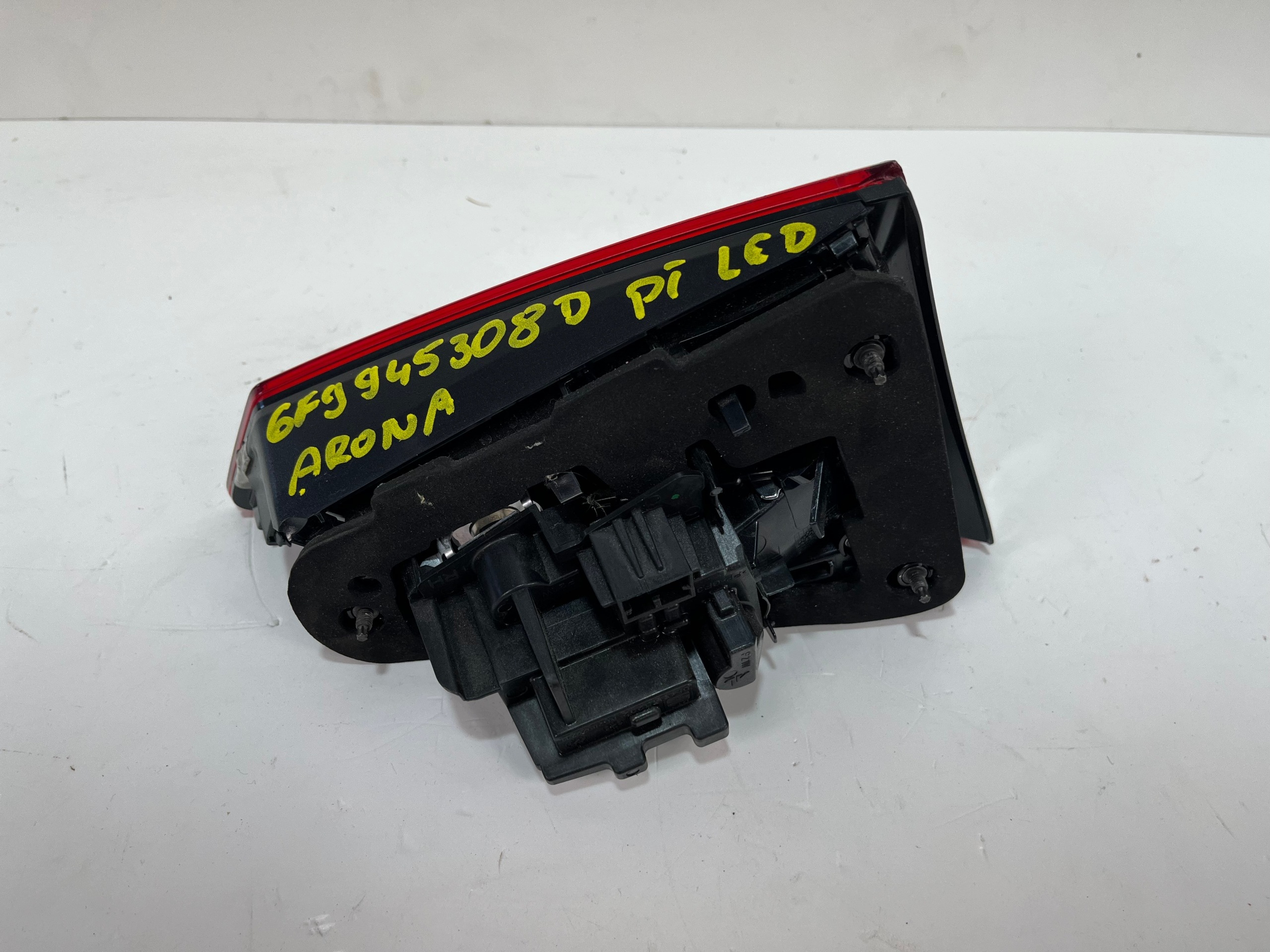 feu droit arrière du capot SEAT ARONA 6F9 6F9945308D