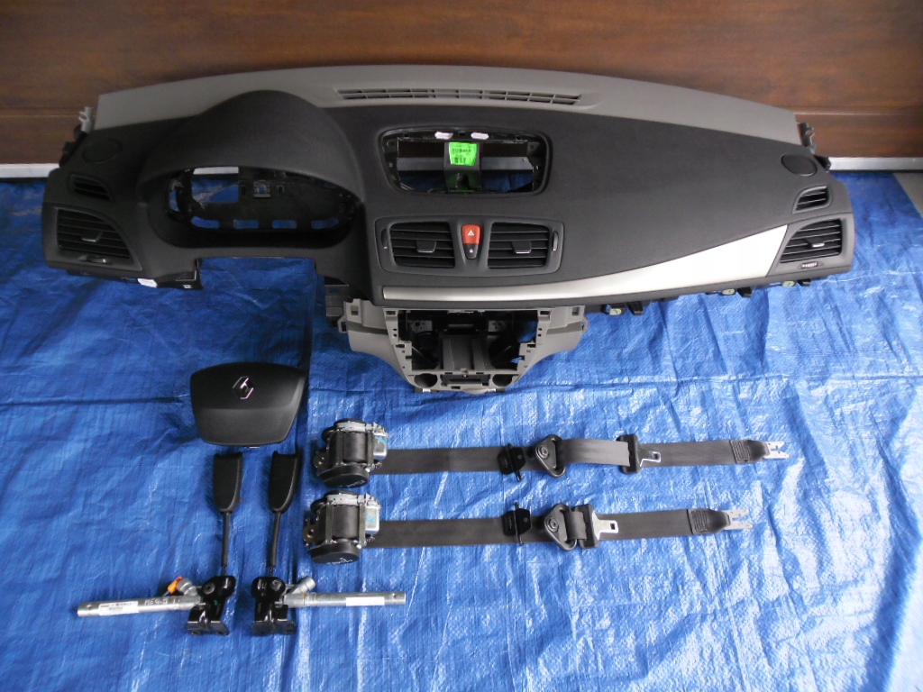 Renault Megane III deska konsola komplet oryginał