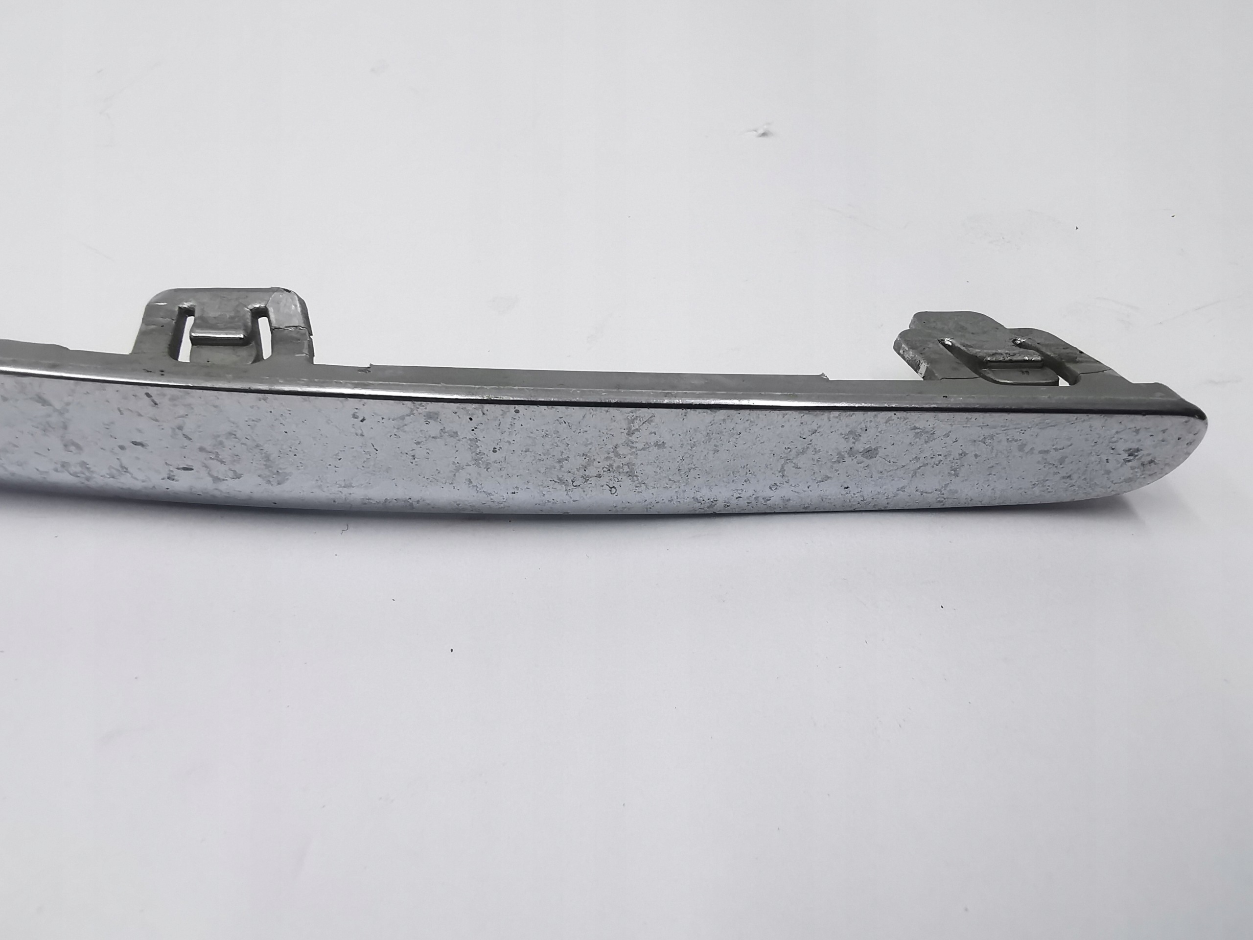 lišta ZDRZAKA levá předek přední CHROM HYUNDAI I30 / 86581-2L310