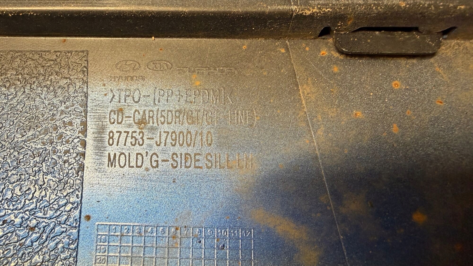 KIA CEED III GT-LINE moulding threshold left colour B3 17-24