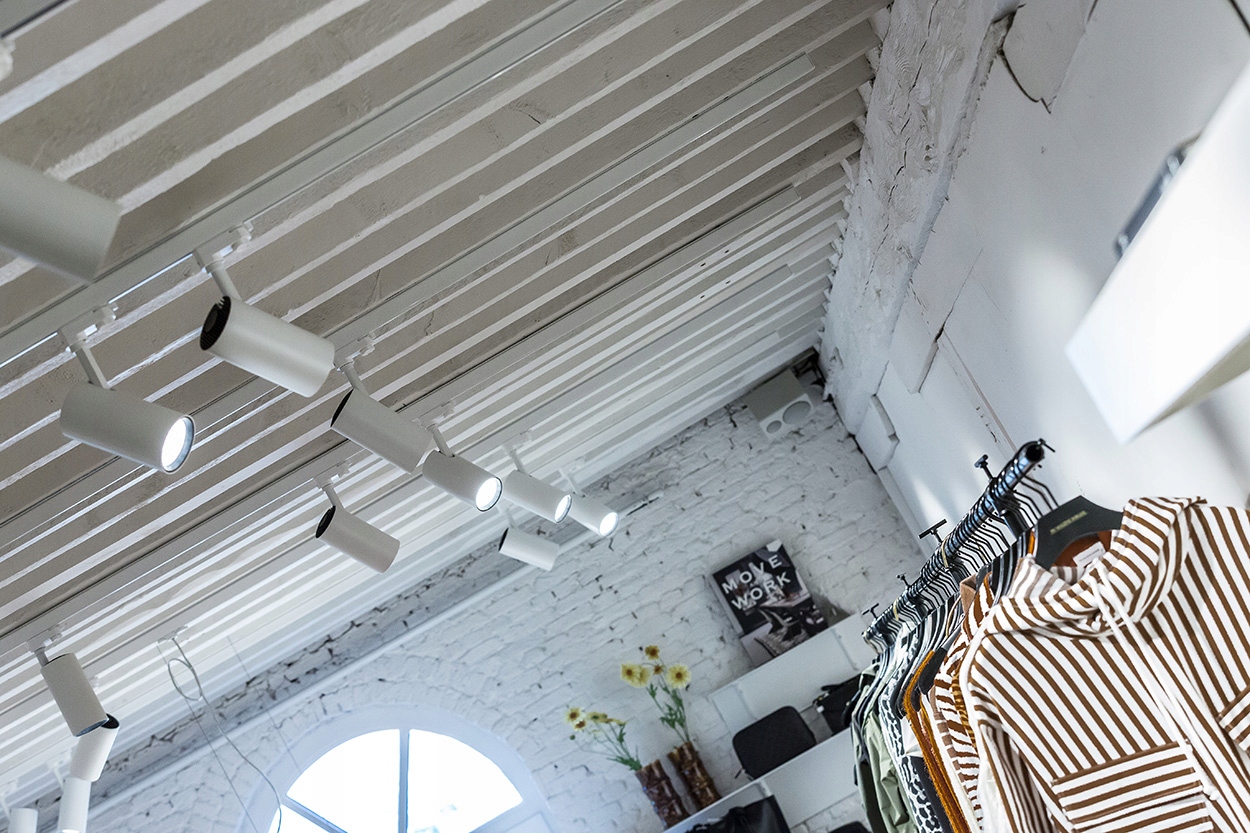 Łącznik Liniowy Prosty do Szyn Trójfazowych Czarny Liczba punktów światła brak