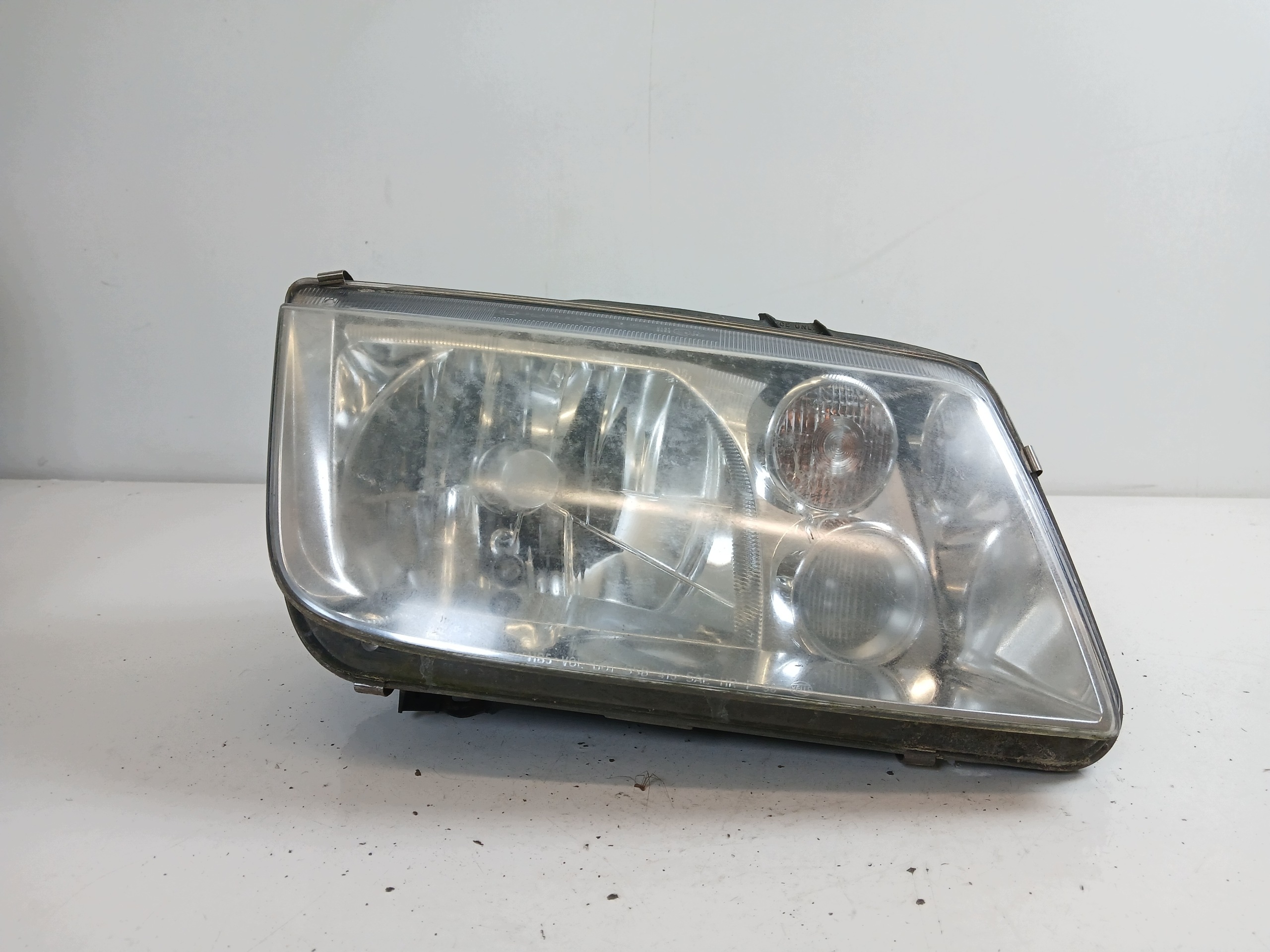 VW BORA light right front