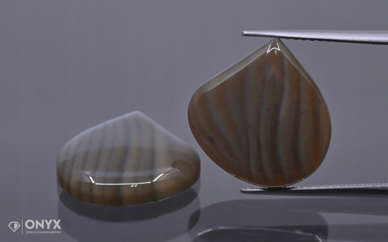 Křemík pruhovaný nízký kabošon Pár nepravidelný 15,5x15,5 mm