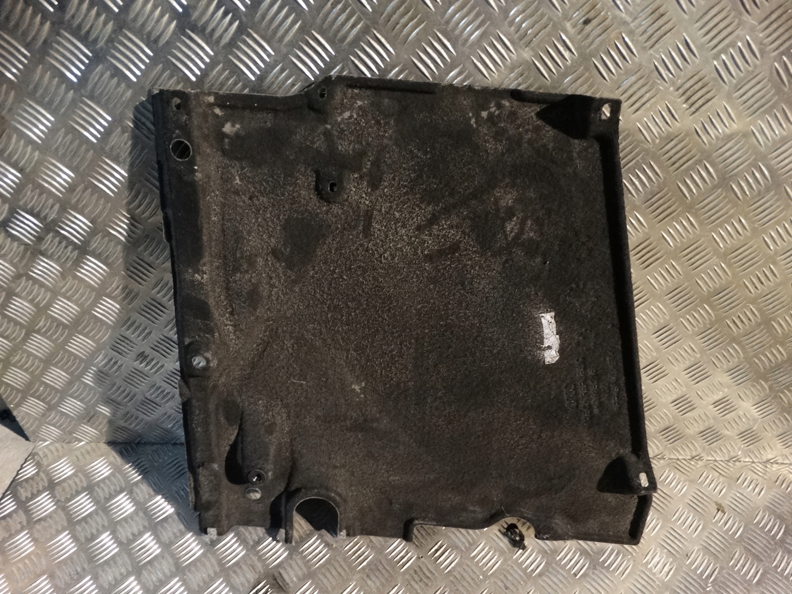 IDEALNA cover chassis AUDI A6 C8 A7 4K8 1