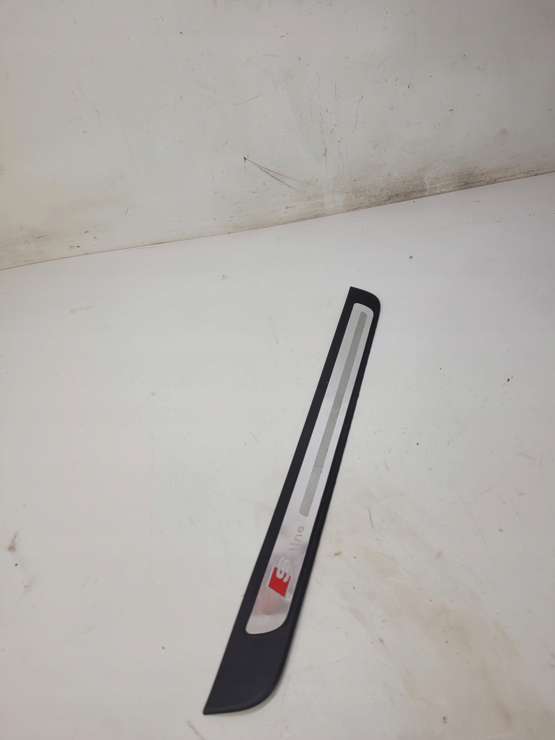 moulding threshold right front AUDI A4 B8 8K0853374B