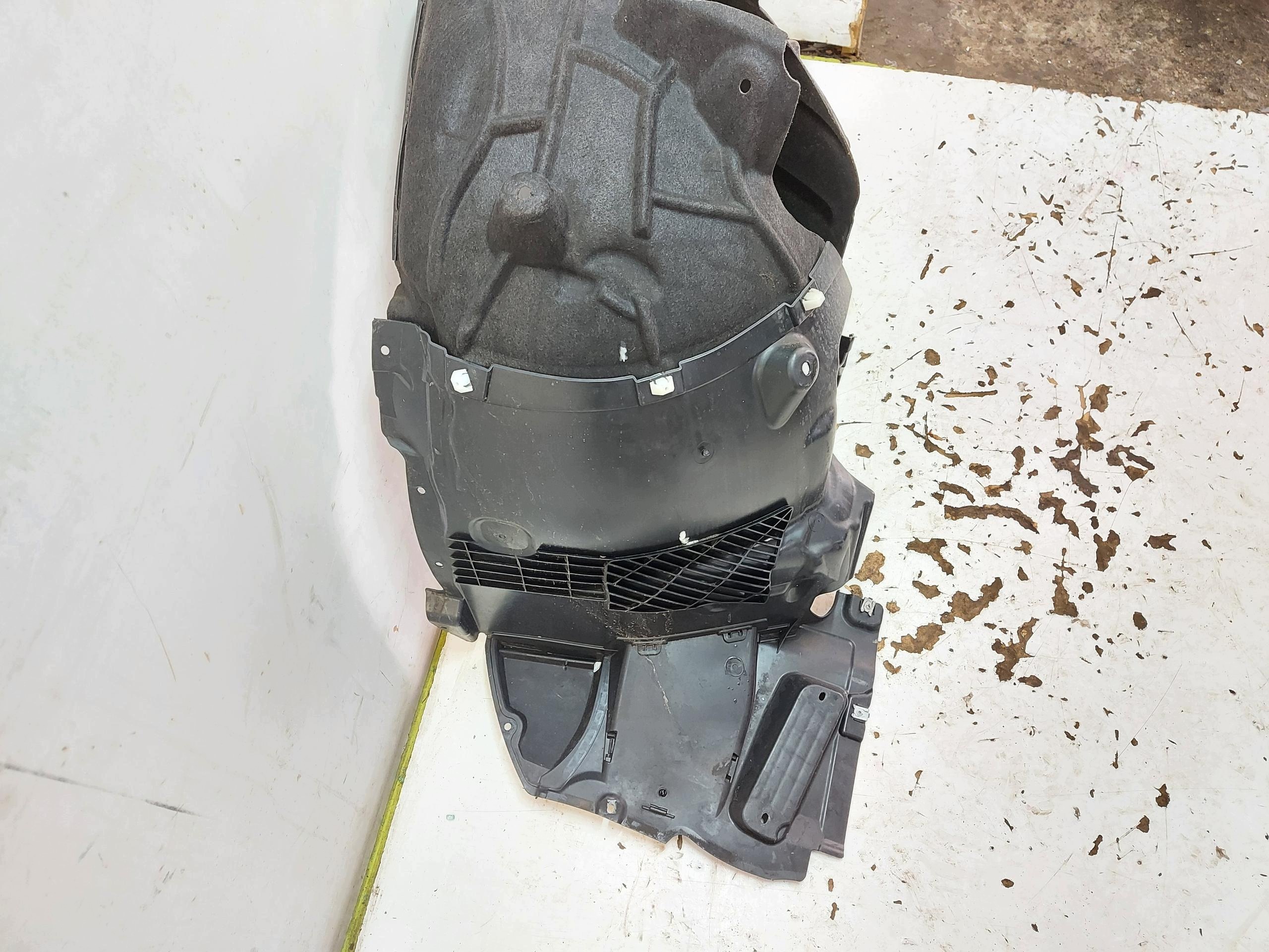 AUDI A5 8B3 B10 AVANT mudguard front right 8B3821172C