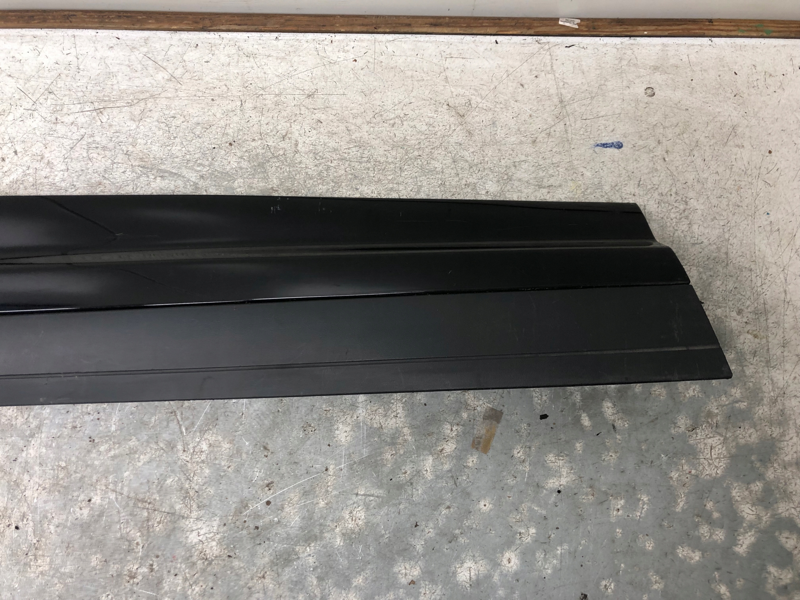 moulding door left front PORSCHE CAYENNE 7P5837787Q