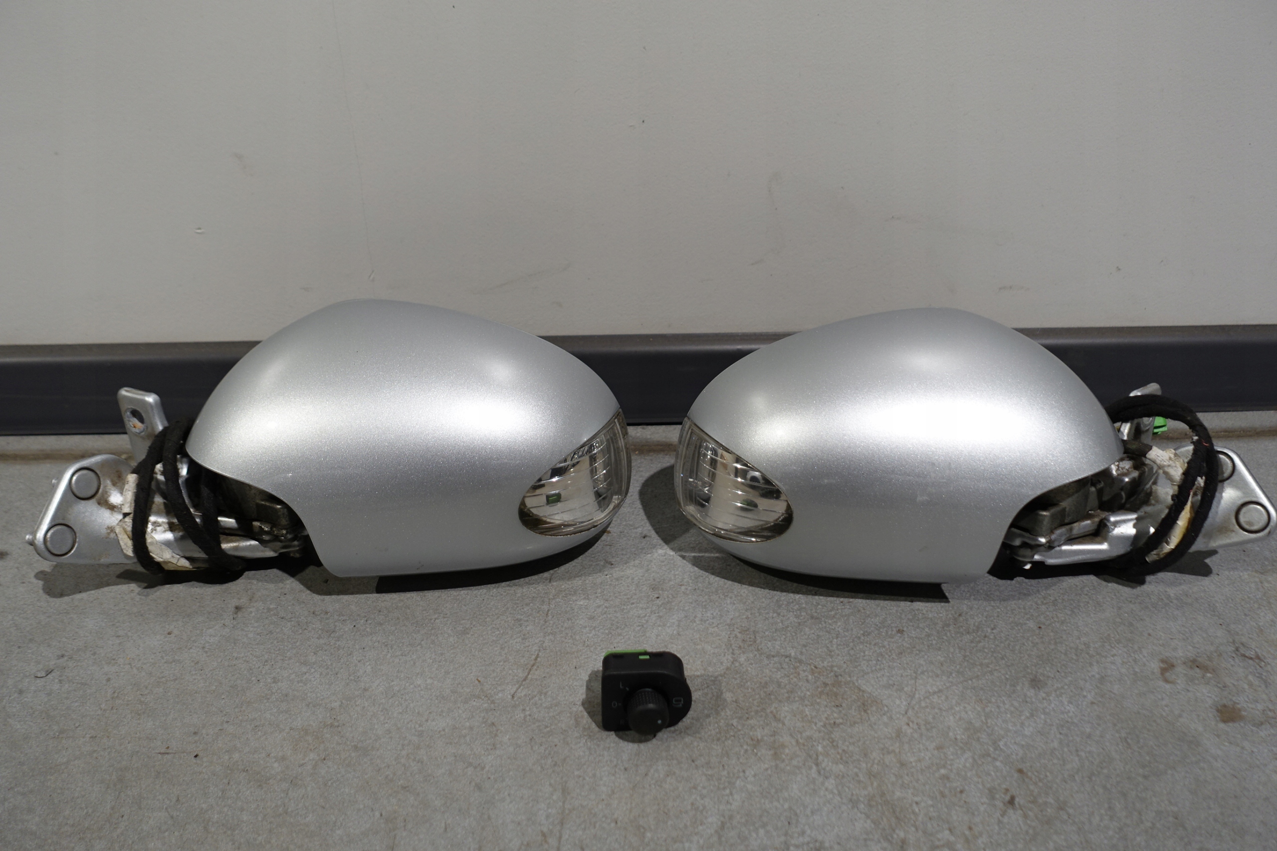 VW NEW BEETLE LIFT LUSTERKO LEWE PRAWE SKŁADANE