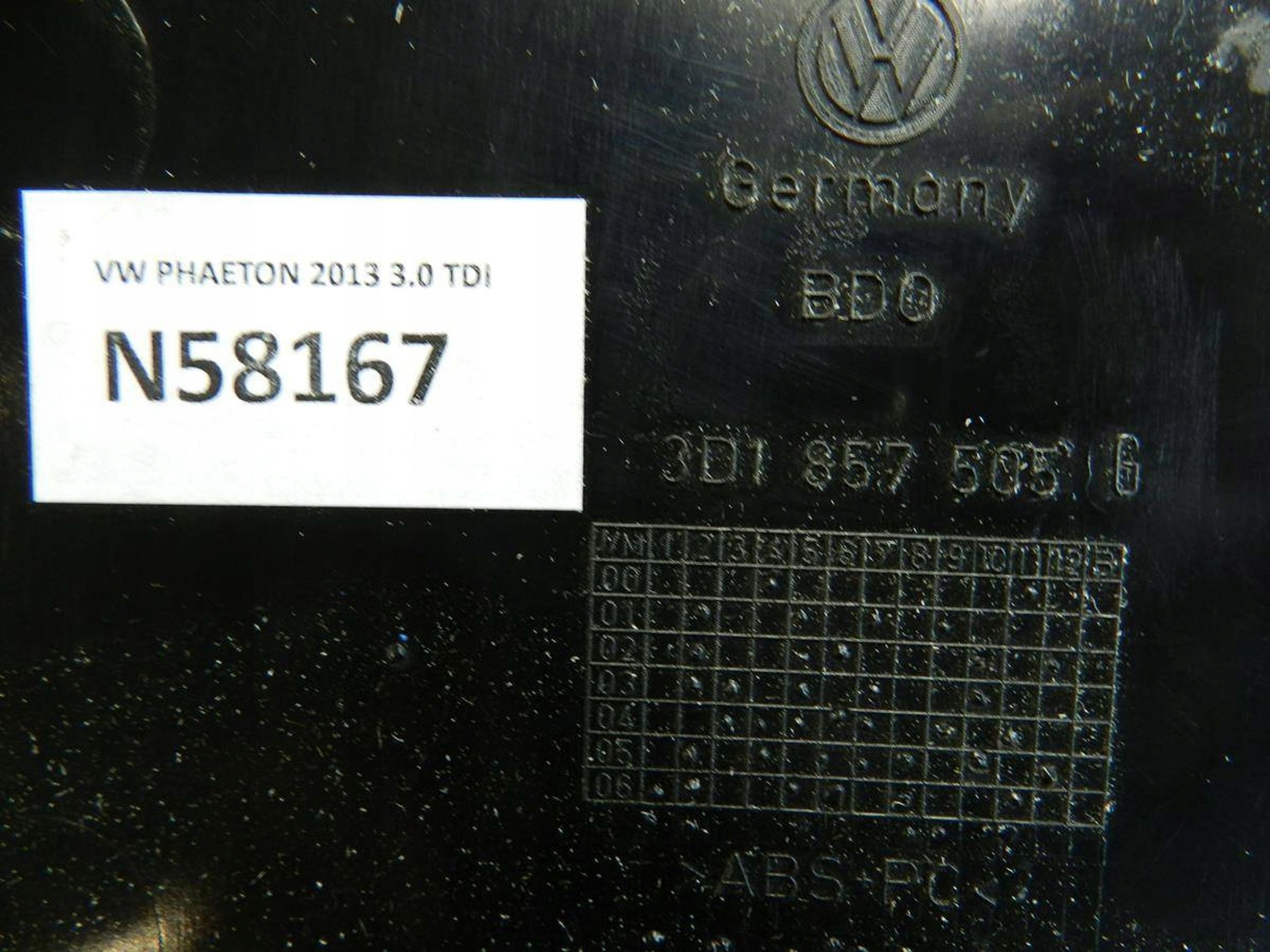Volkswagen Phaeton passenger compartment below steering wheel, 3D1857505G