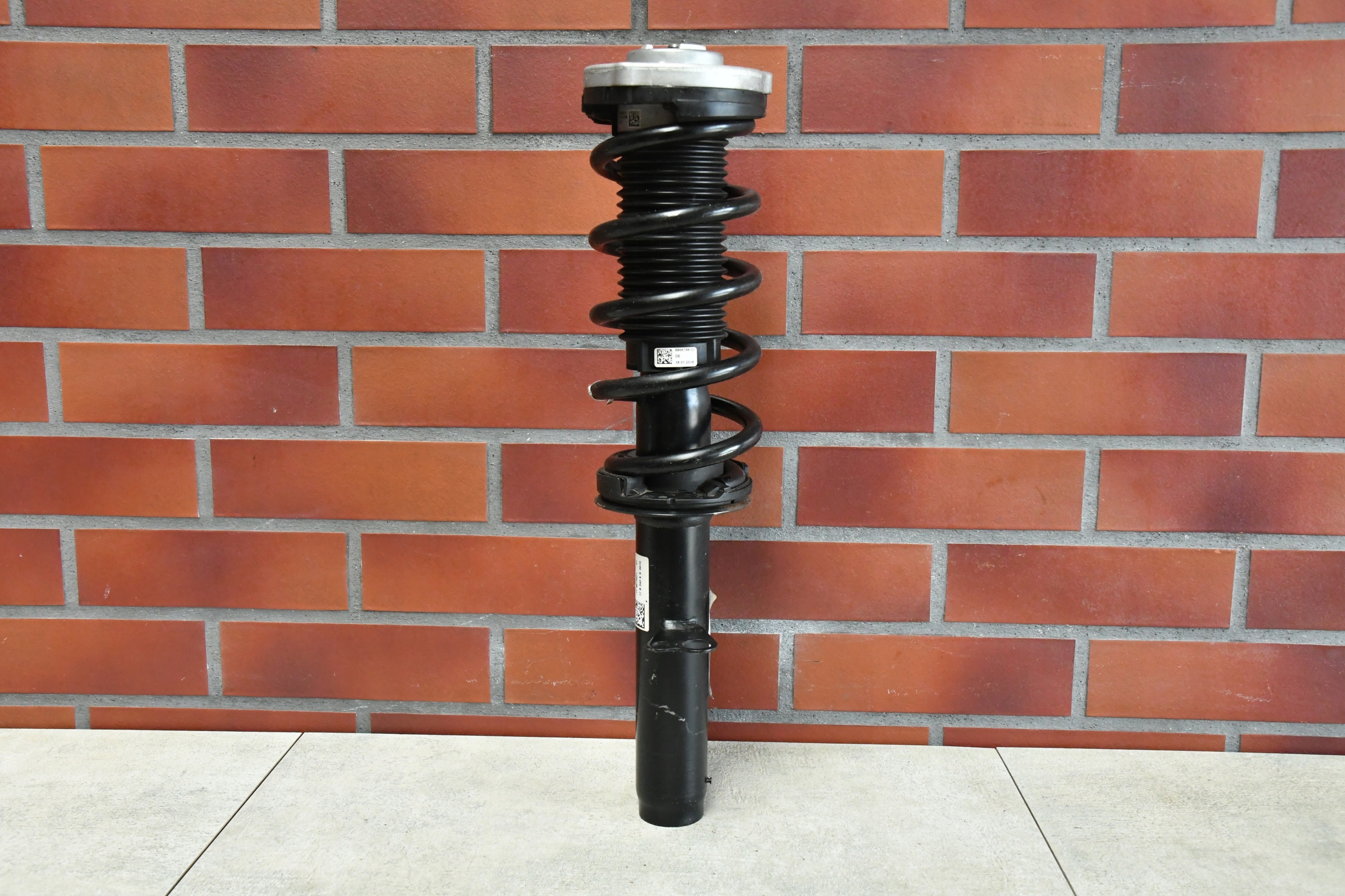 shock absorber left front front BMW 5 G30 4x4 M550dX 6979km 6875621