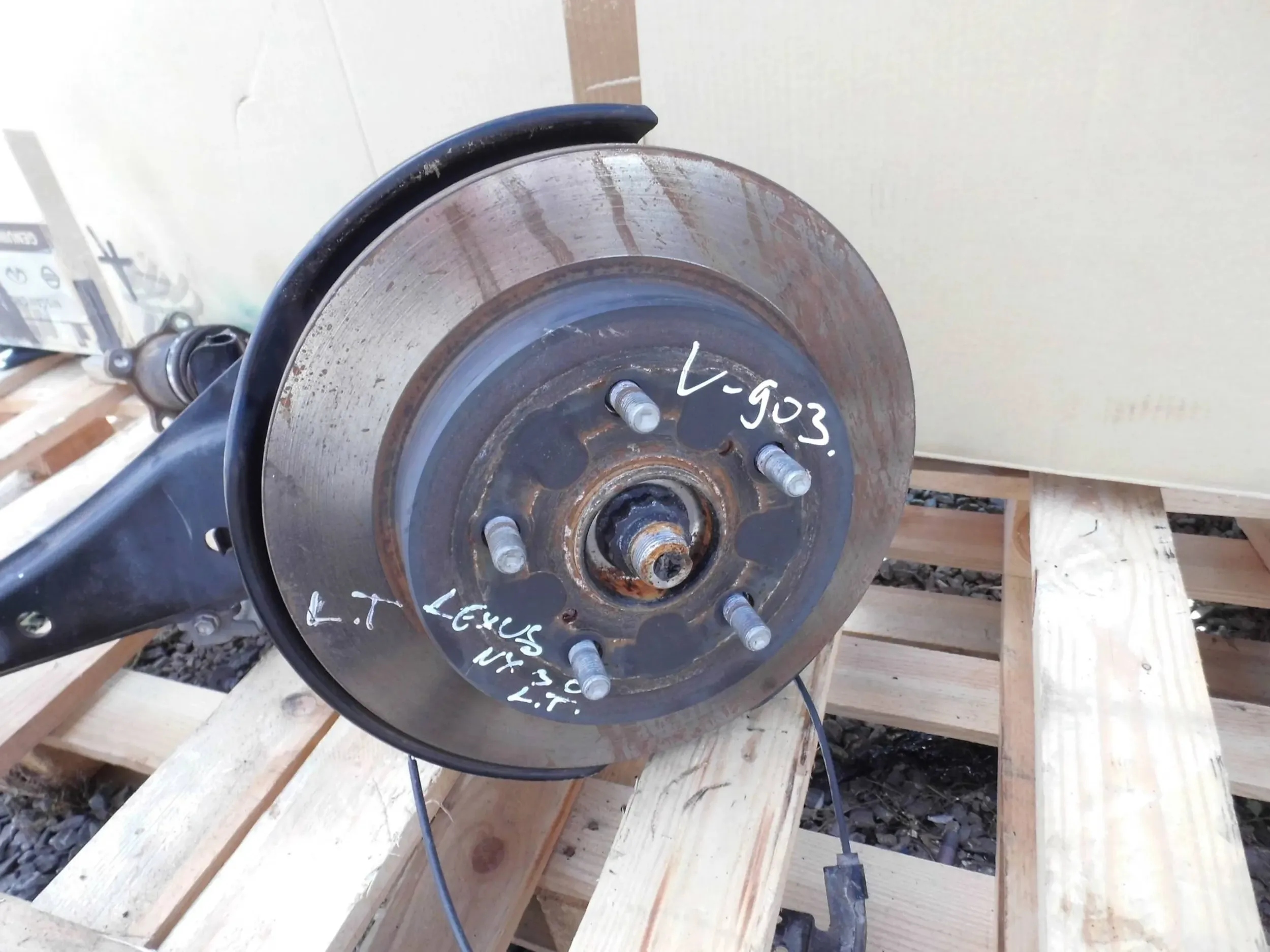 Lexus NX300H 2019 4x4 swing of the pivot semi-axis arm left rear part