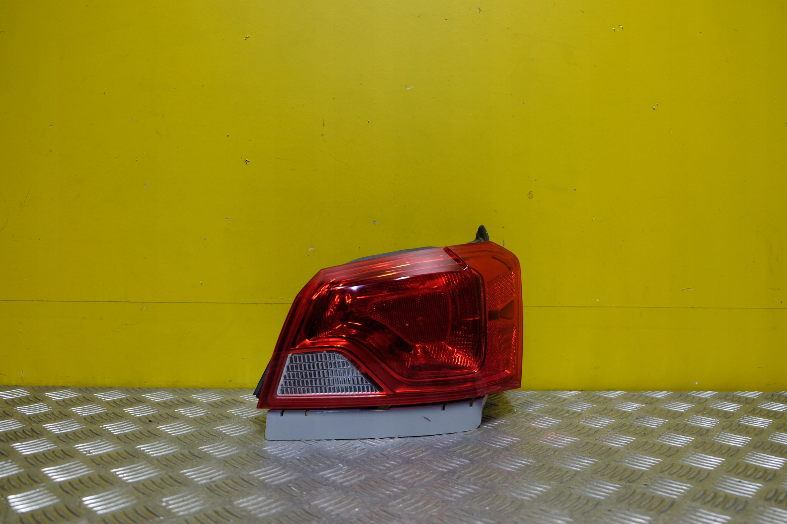 CHEVROLET IMPALA X 2014- ФАРА ЗАД. ПРАВА USA