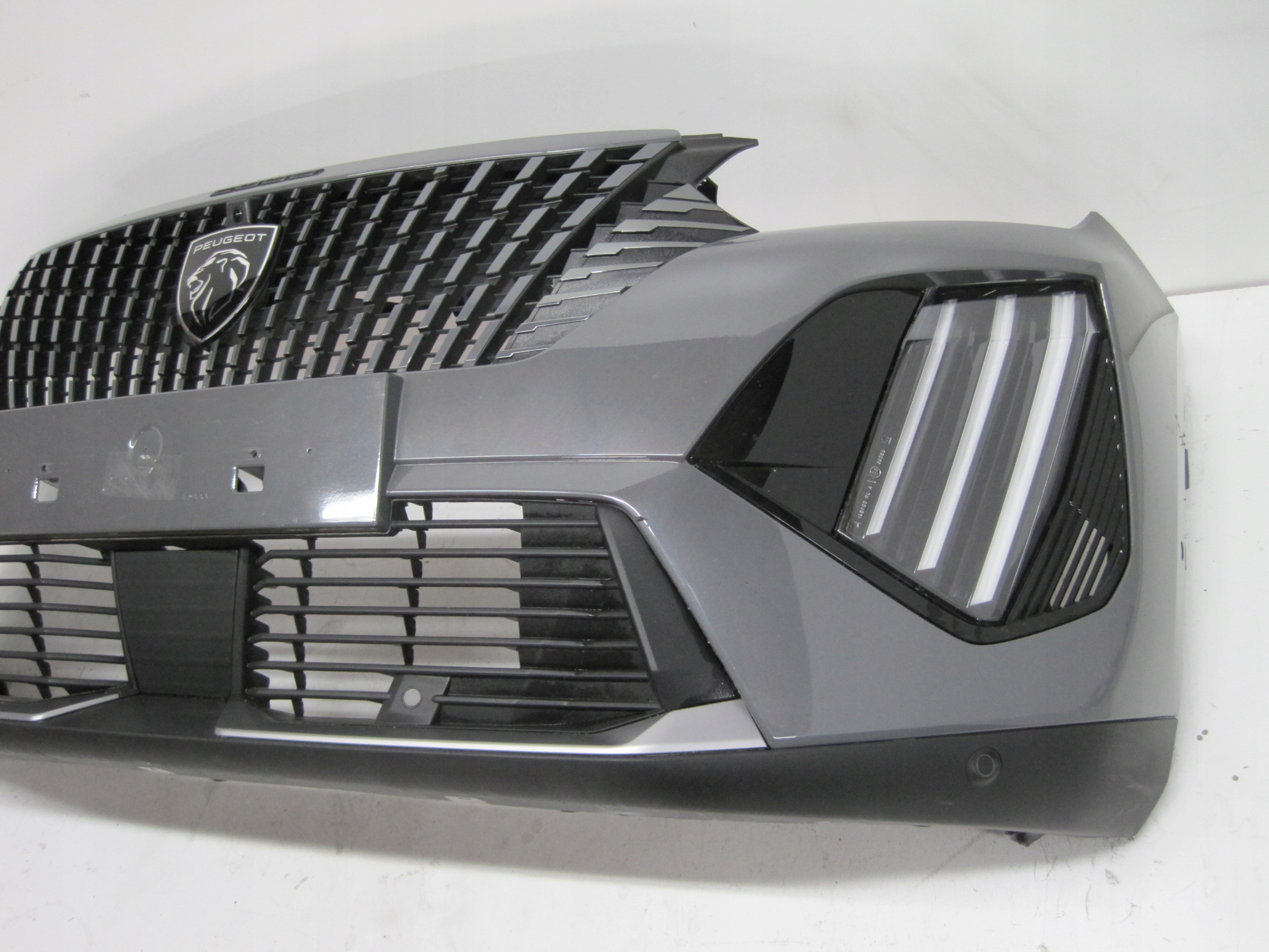 bumper PEUGEOT 2008 24R KAMERA 6 PDC below RADAR front front