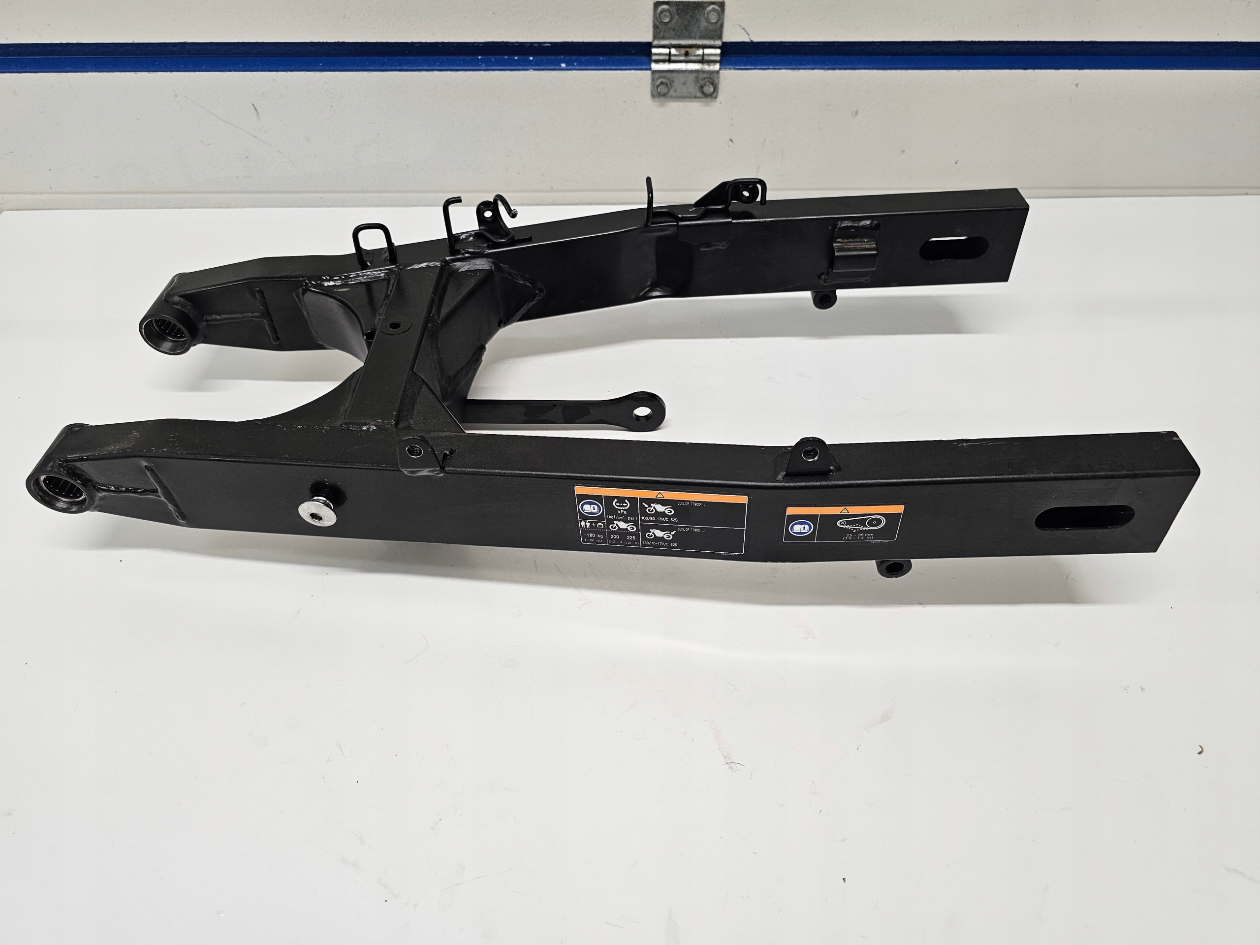 Kawasaki Z 125 18+ wahacz tył