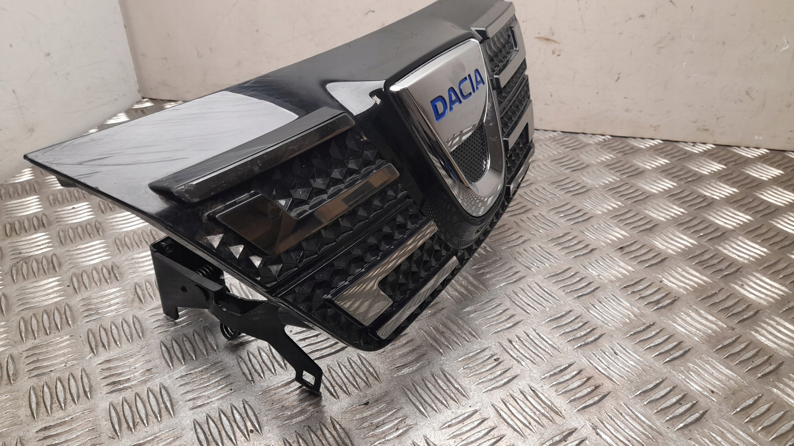 решетка радиатора Dacia SPRING ELECTRIC 2021 627