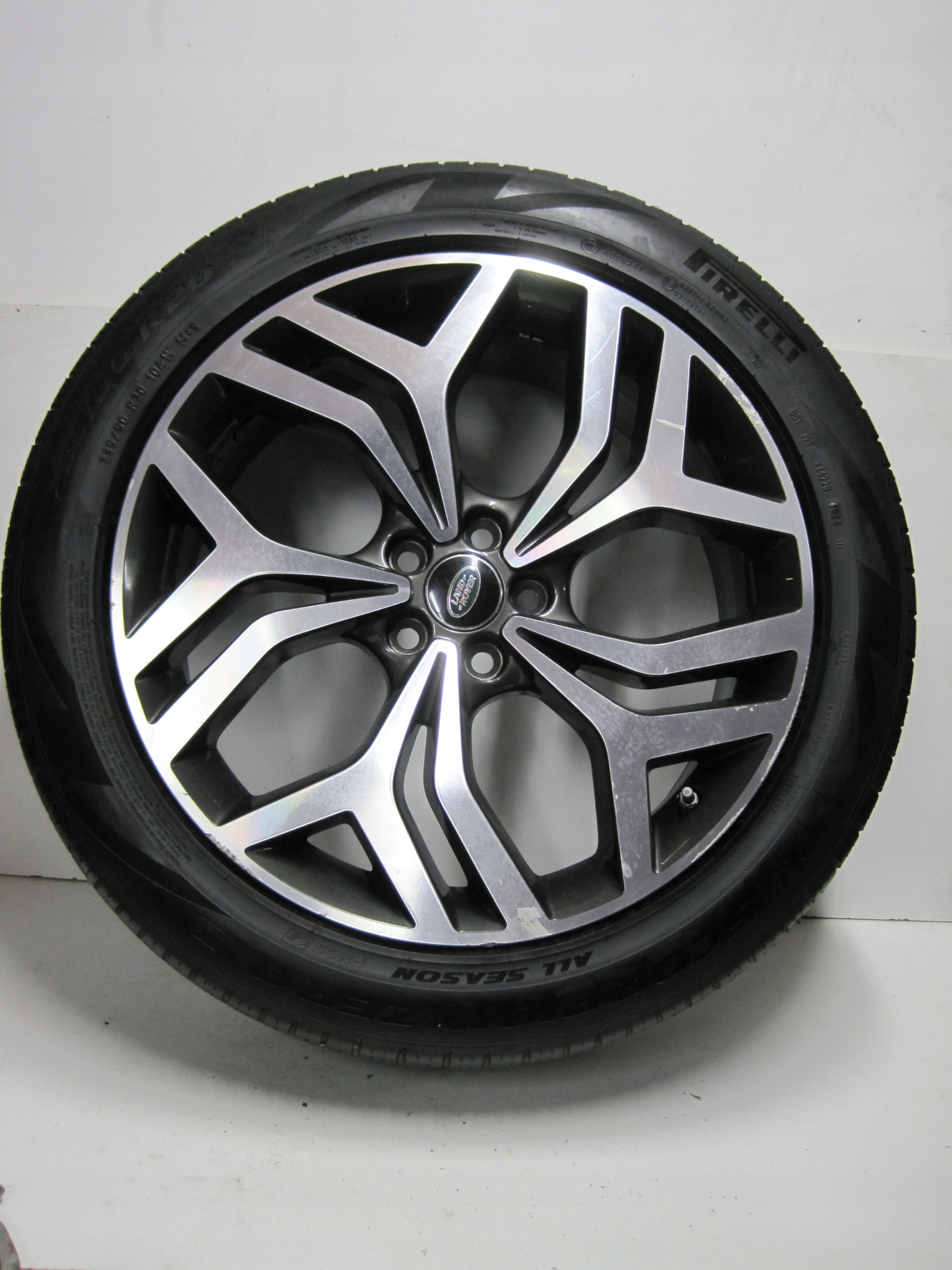 wheels discs tyres Range Rover Evoque II R20 M+S