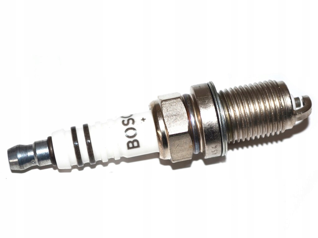 4x ŚWIECA ZAPŁONOWA BOSCH -FR7DC+ SUPER PLUS +8 Stan opakowania oryginalne