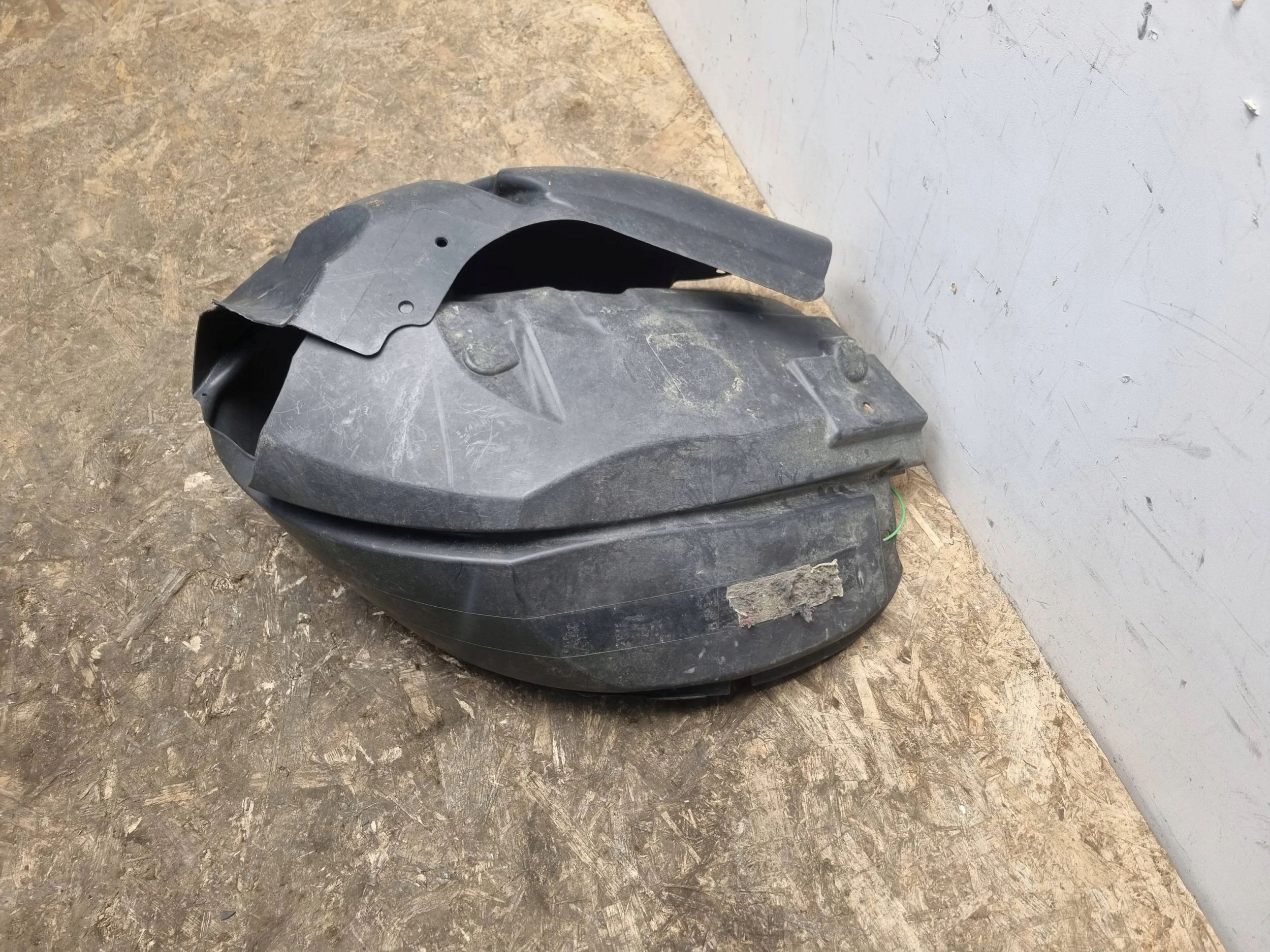 mudguard left front 8A61-16115-AD FORD FIESTA MK7 2008-2012