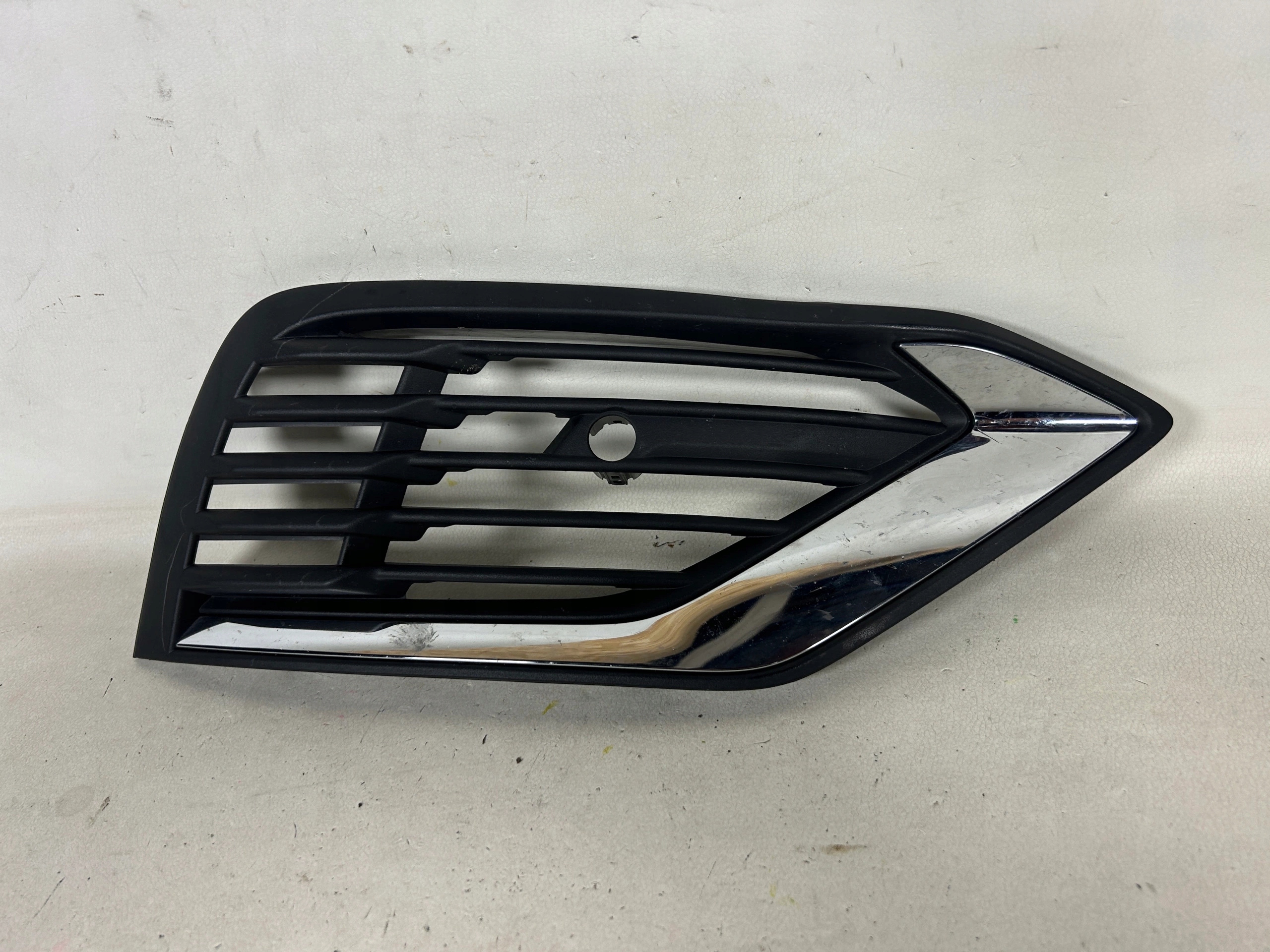 Volvo S60 V60 grid of a bumper right front 31688827
