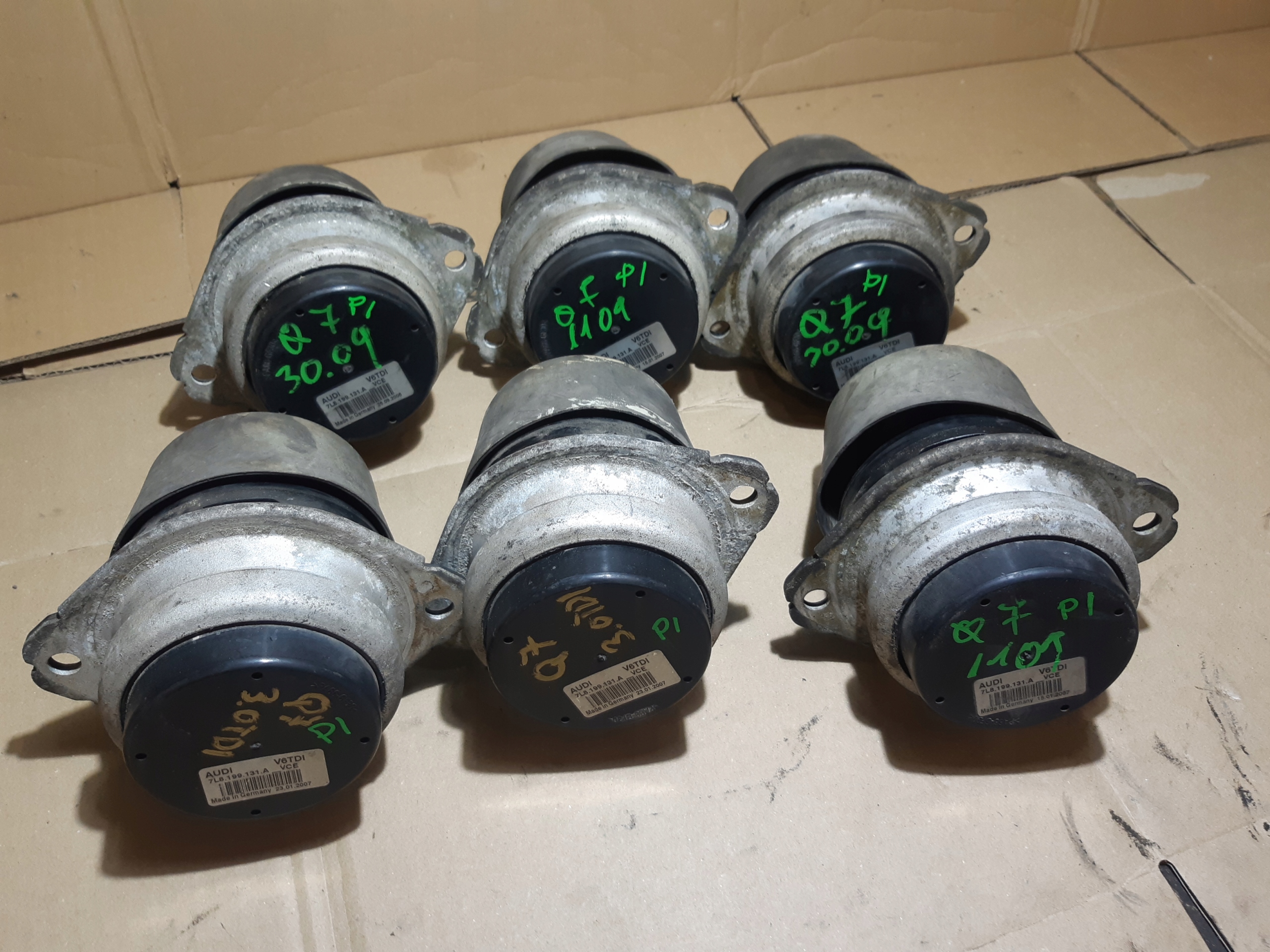 AUDI Q7 4L 3.0 TDI Supporti motore usato 7L8199131A