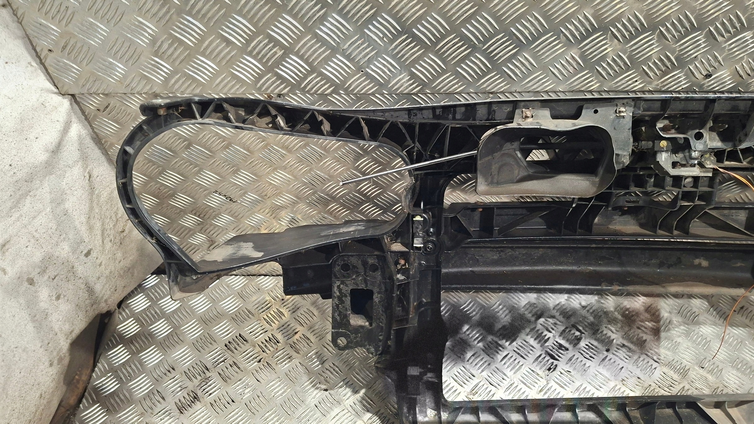 support panel for radiators pillar VW POLO IV
