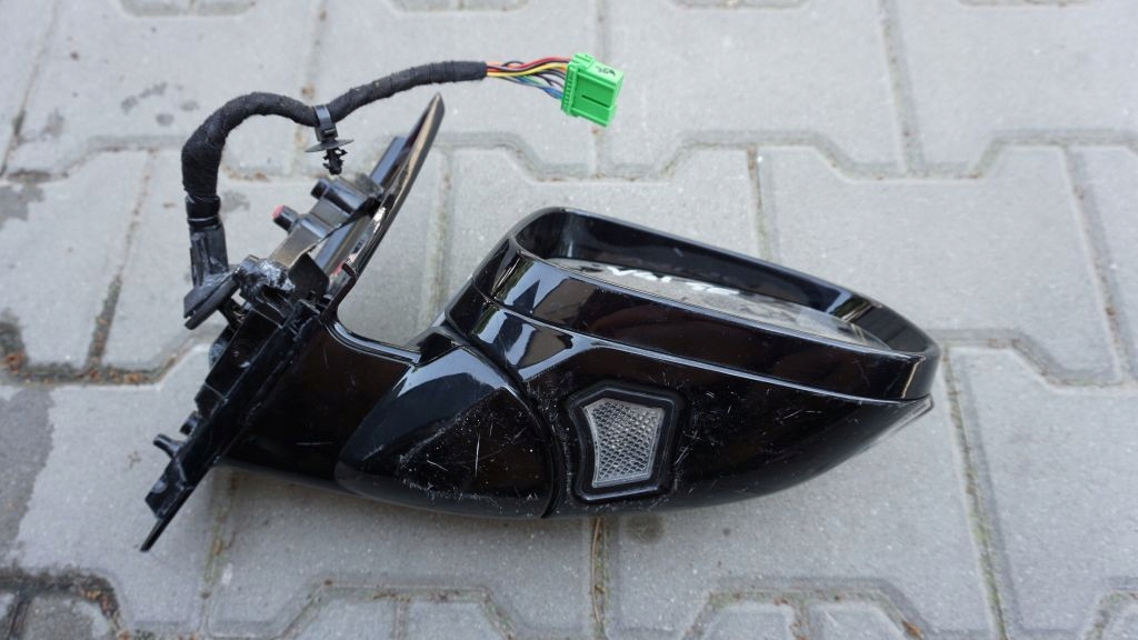VOLVO V40 CC - right mirror 12 PIN
