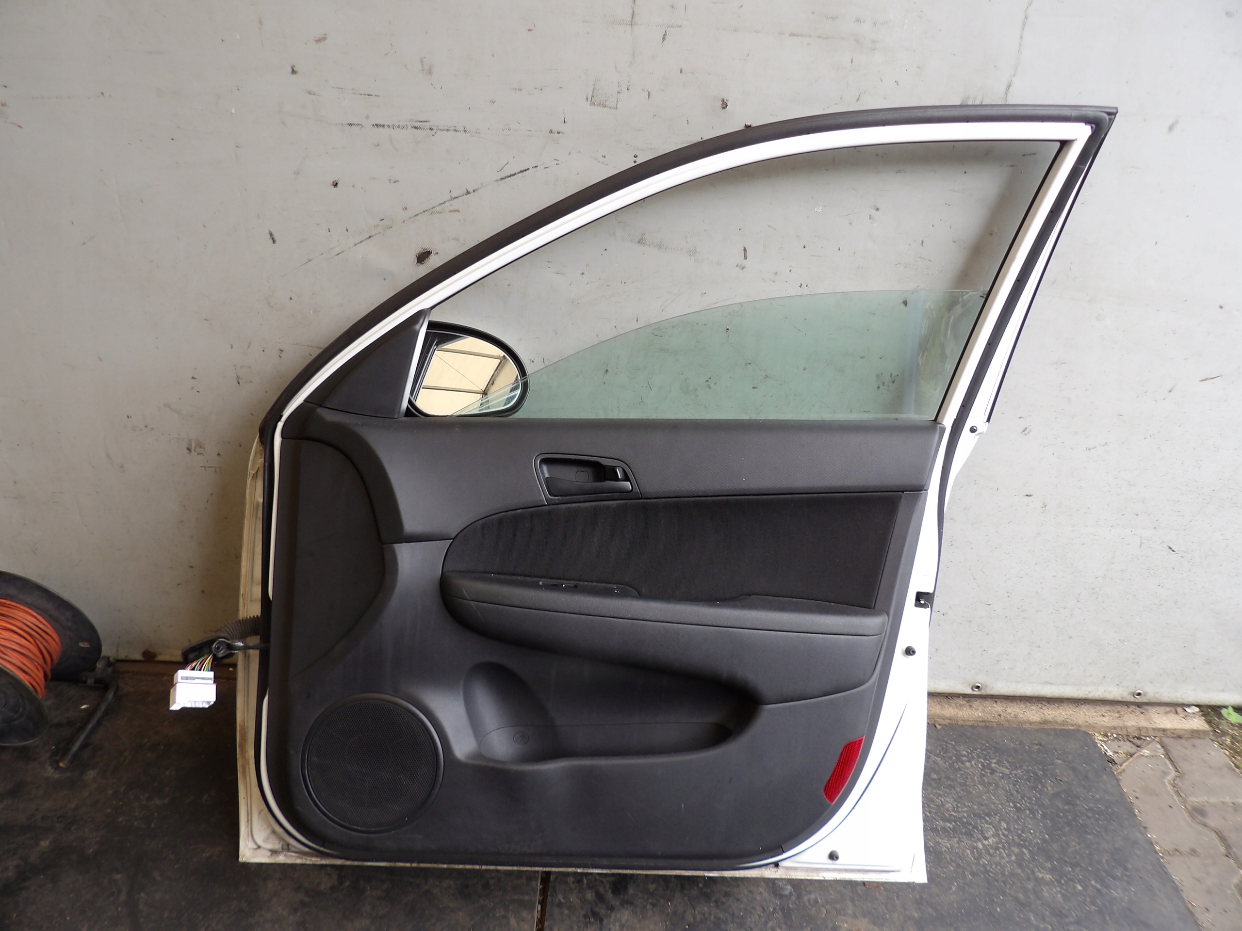 Hyundai i30 and door front right HB 5D lak. 7F