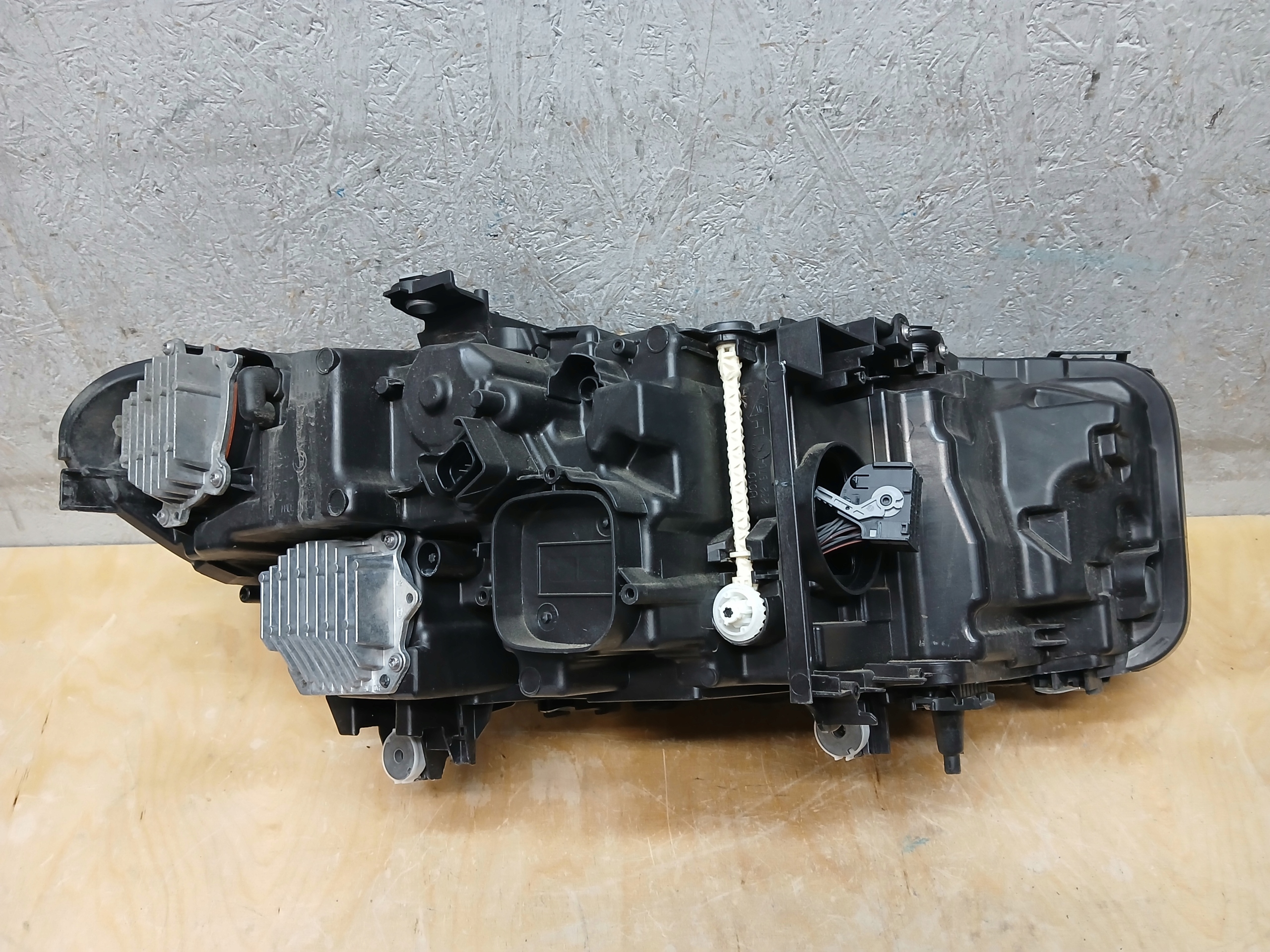 light front left BMW 5 V G30 G31 LIFT LASER 5A388D5-04