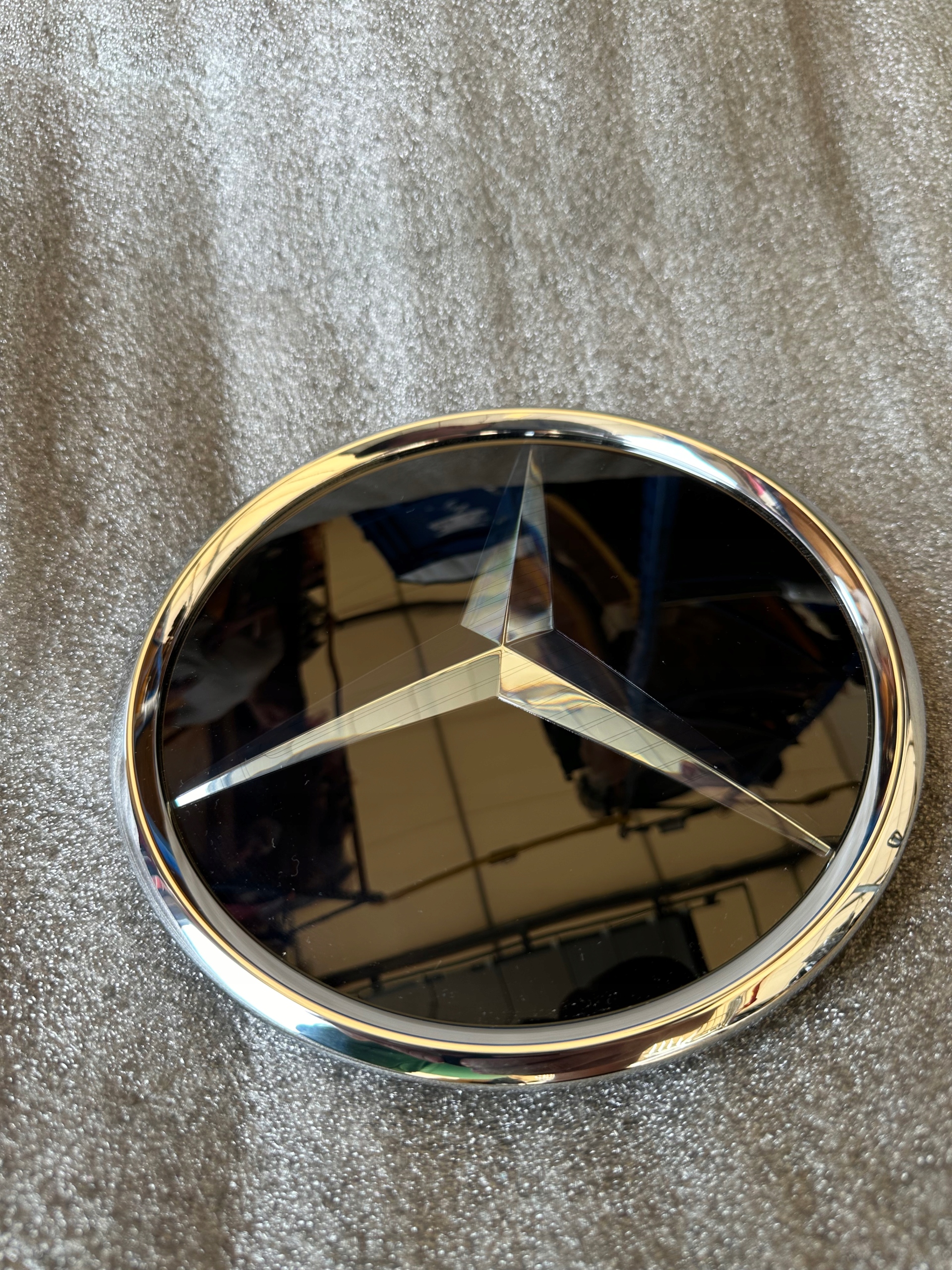 !Mercedes C Class C300 Emblemat OEM A0008881800!