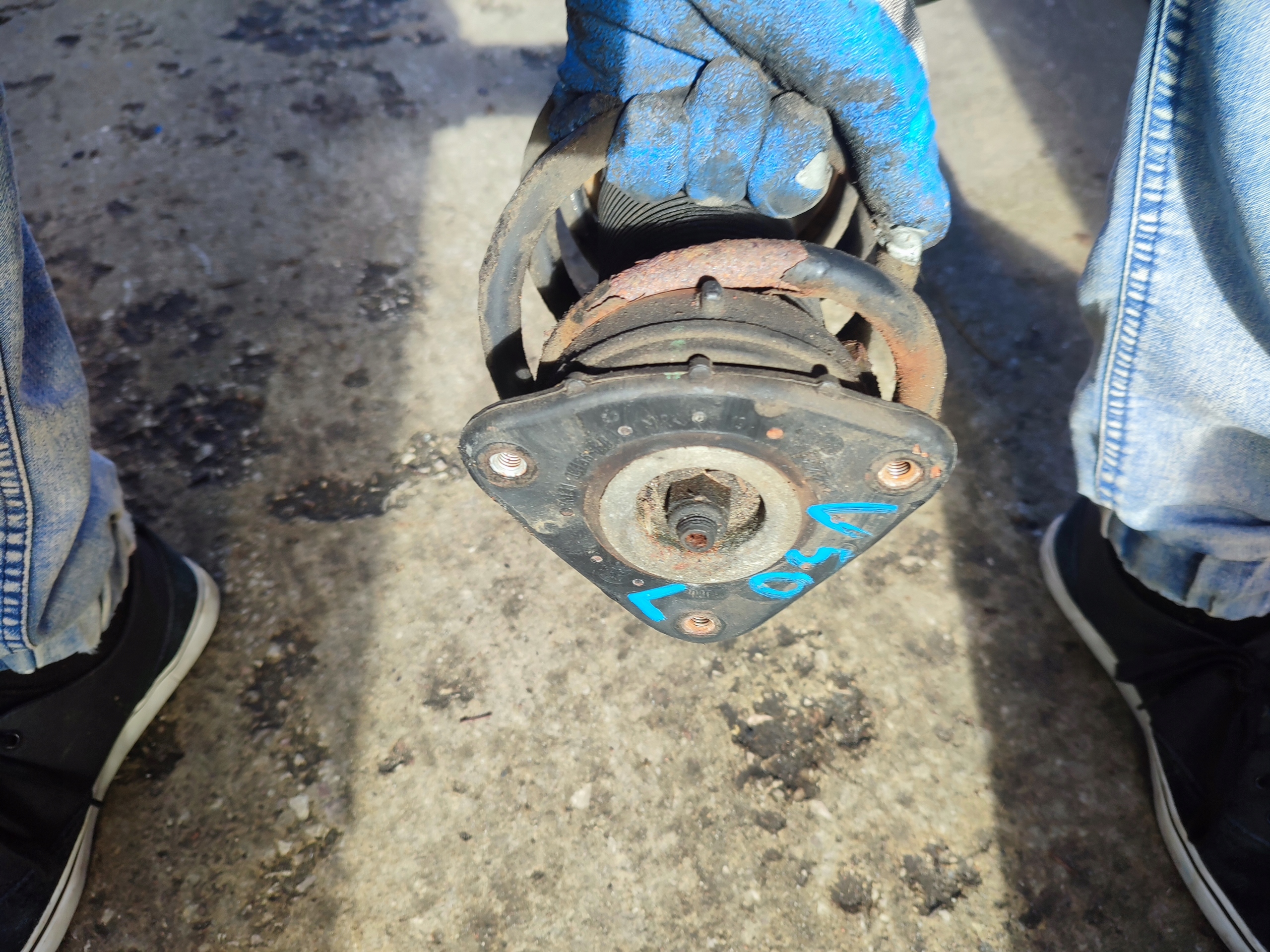 shock absorber swing z of the pivot left front left front Volvo V50