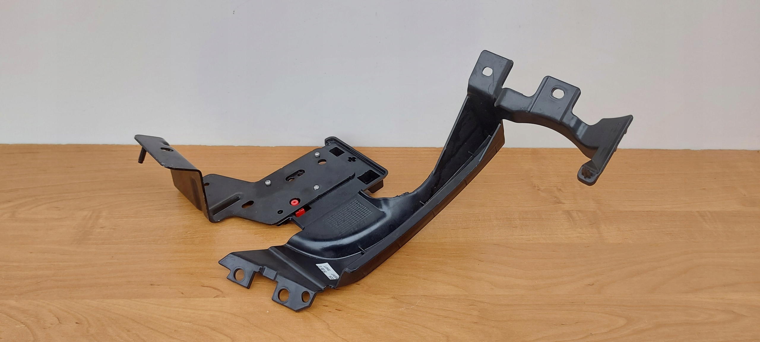 bumper bracket left rear part RANGE ROVER EVOQUE bracket