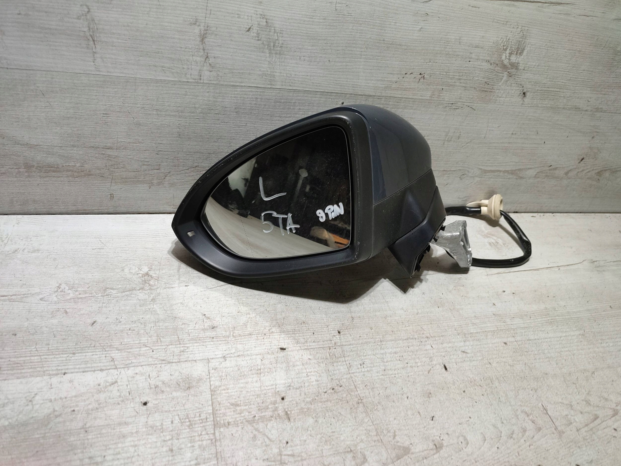 Volkswagen Touran III 2020 front side left mirror 9 pin