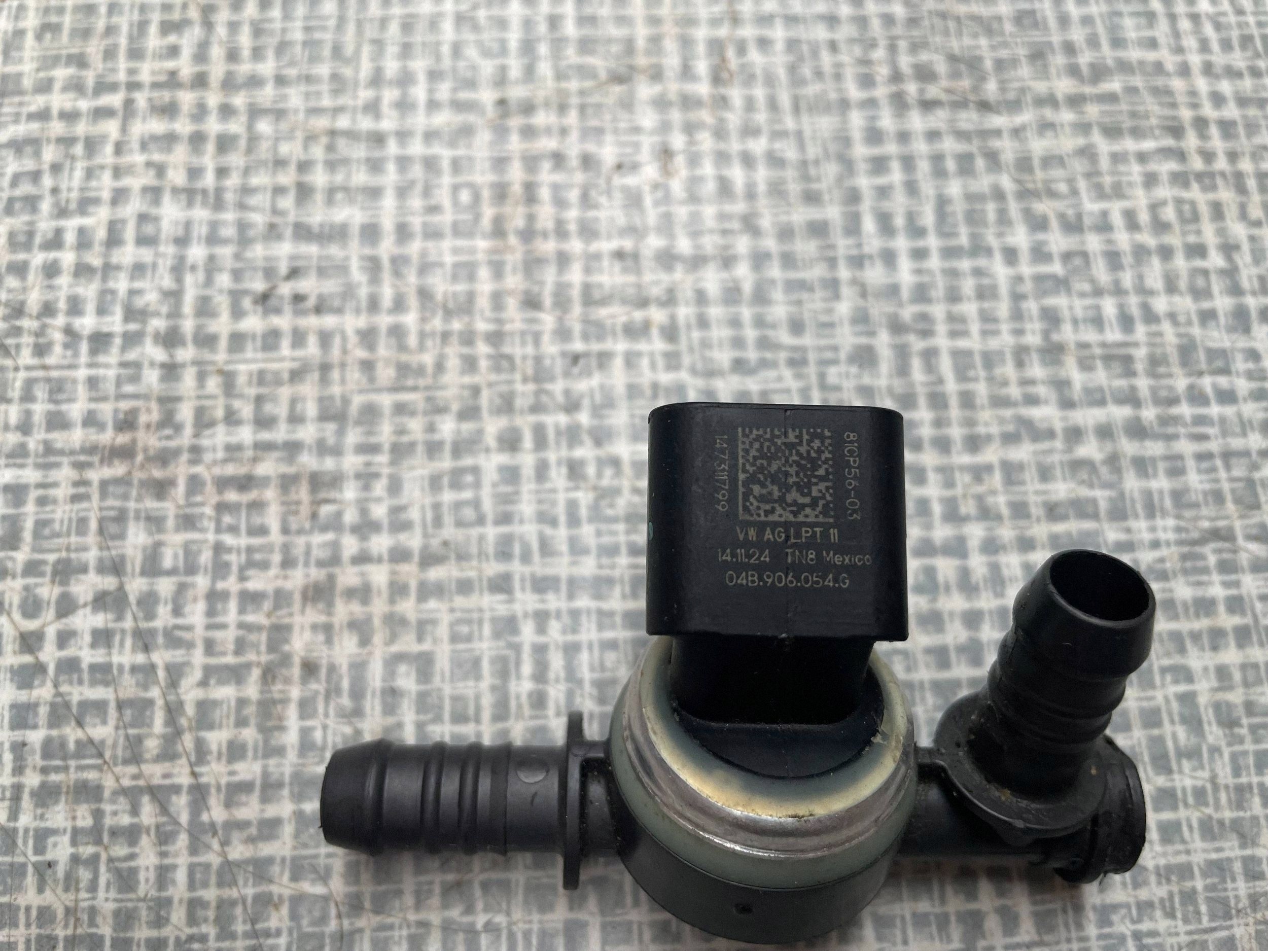 hose fuel line sensor AUDI VOLKSWAGEN 04B906054G @M