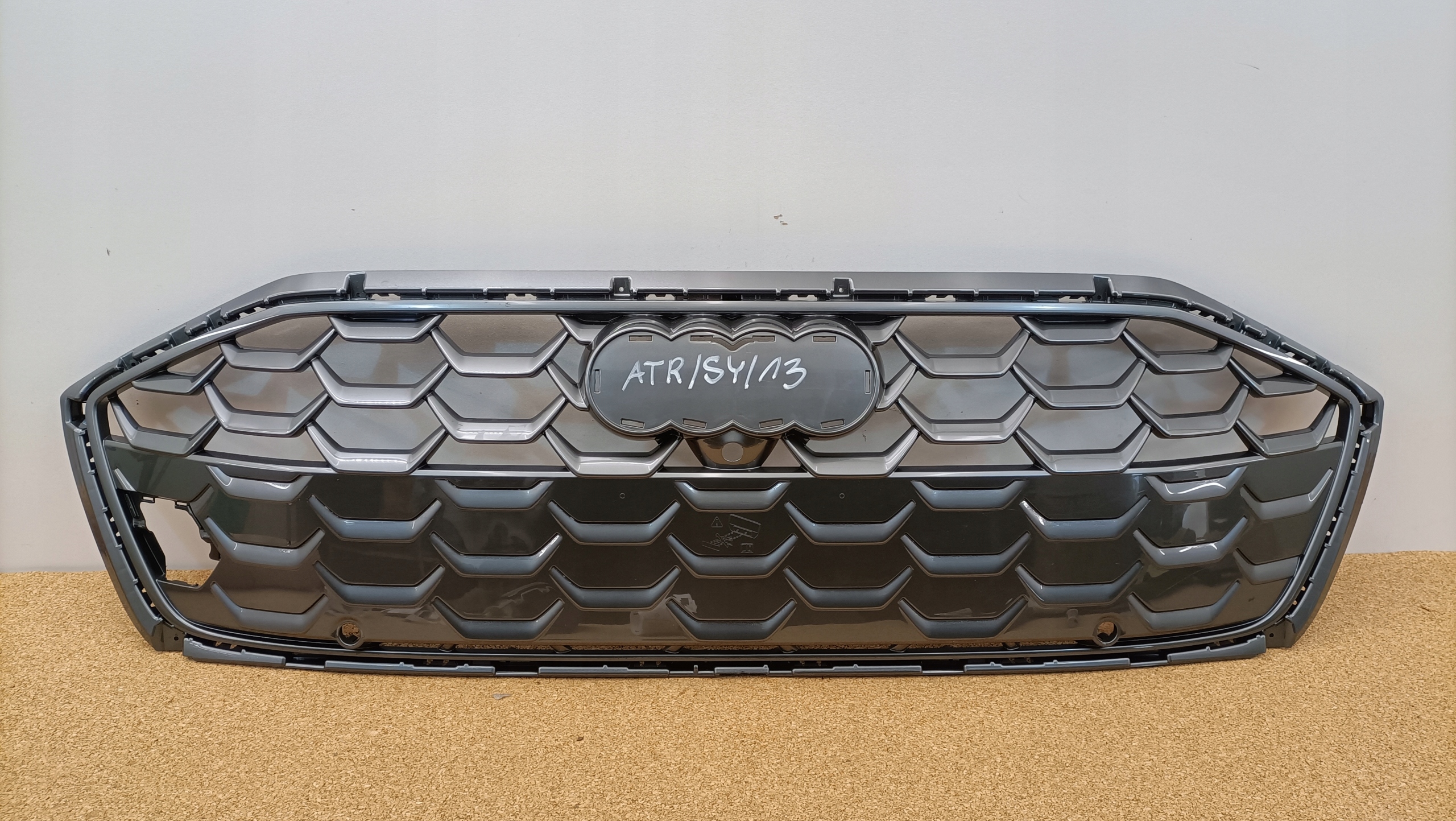 Audi A4 8B3 Kühlergrill FRONTGRILL Kühlergitter 8B3853653AE - Thumbnail 1