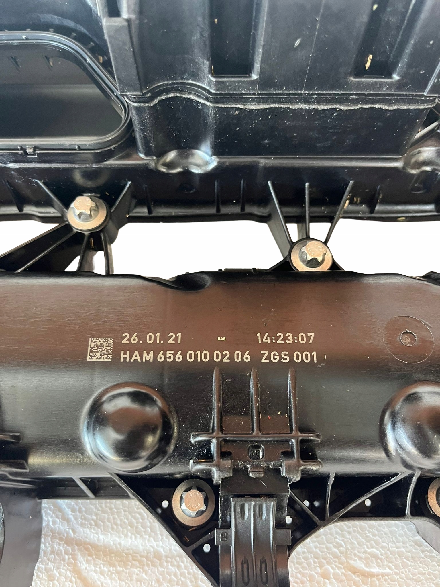 Pokrywa zaworów Mercedes 6560100206 Producent części Mercedes-Benz OE