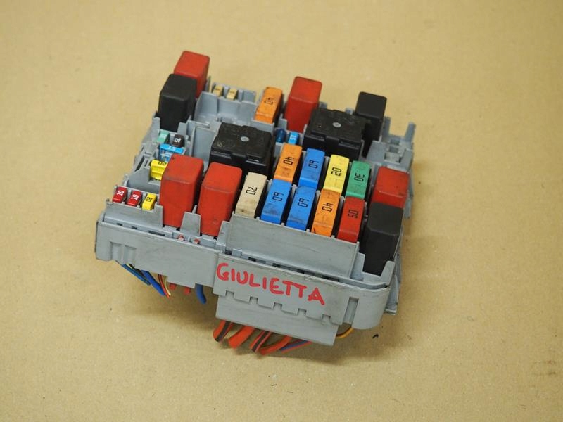 БЛОК ЗАПОБІЖНИКІВ ALFA GIULIETTA 51849419