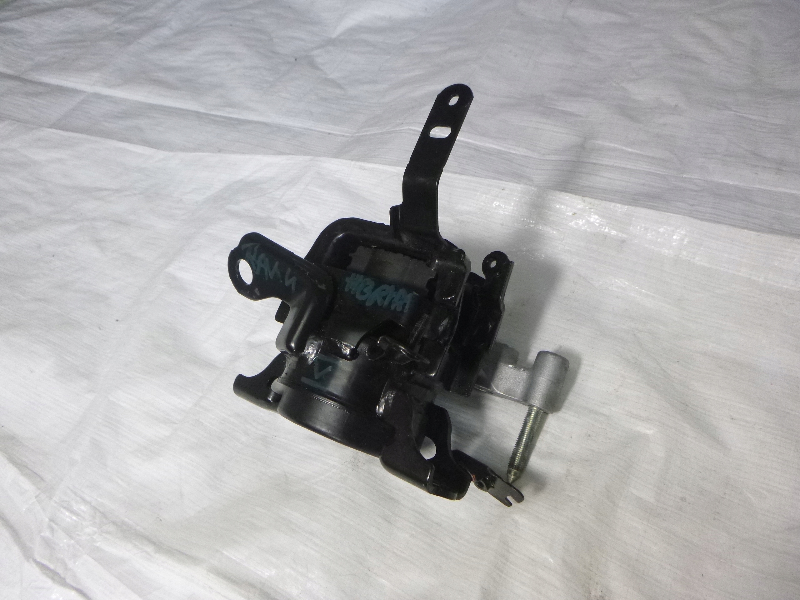 TOYOTA RAV4 V ЛАПА ПОДУШКА ГИБРИД