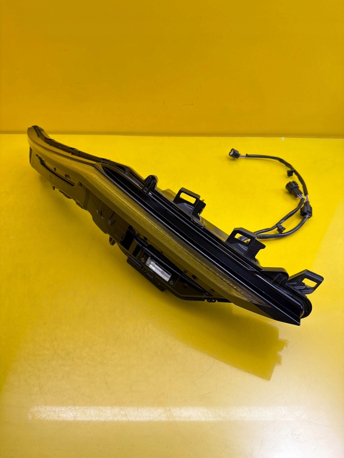 light right Nissan Ariya 2022- lower Full Led DRL